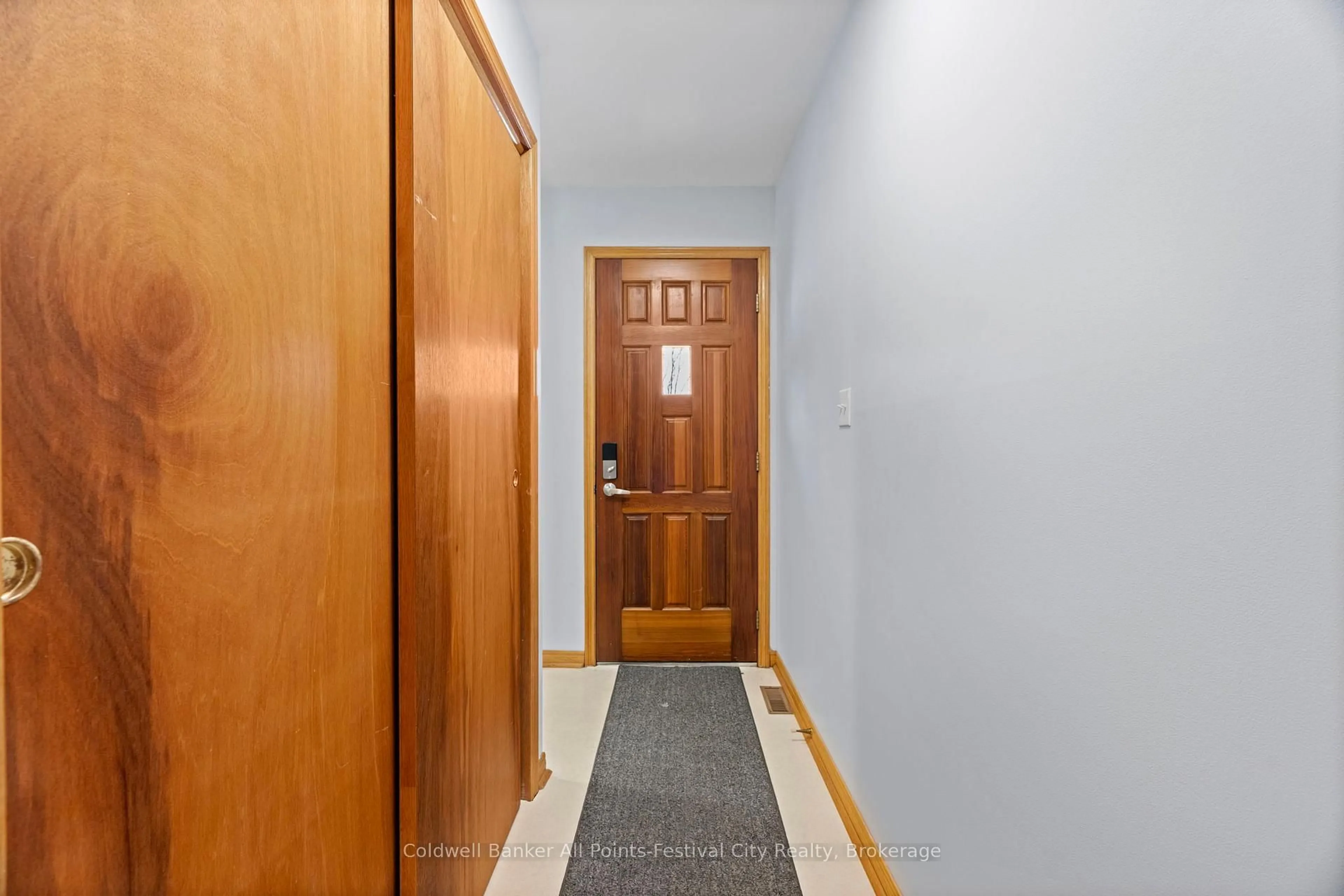Indoor foyer for 85435 Mcdonald Lane, Ashfield-Colborne-Wawanosh Ontario N7A 3X9