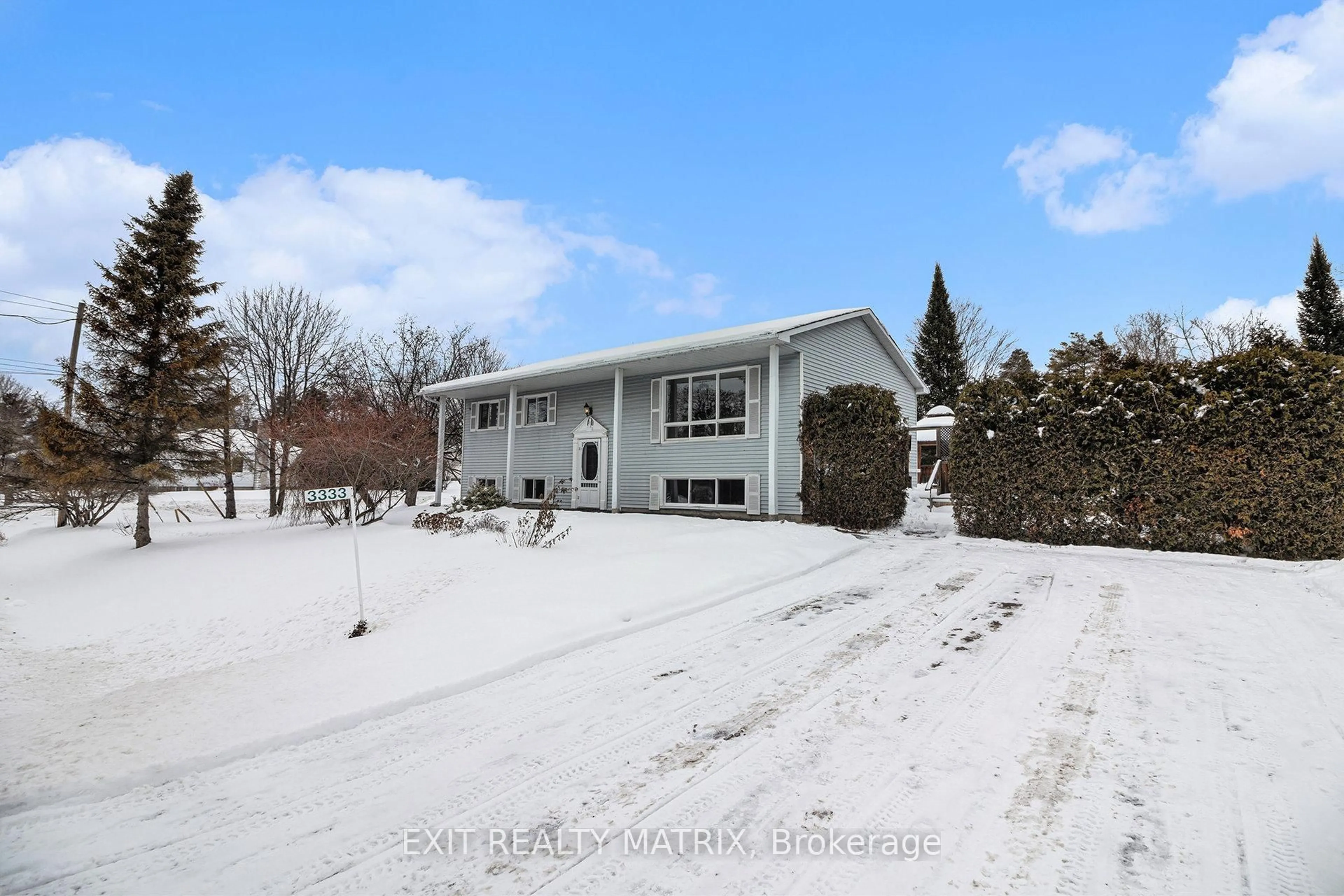 A pic from outside/outdoor area/front of a property/back of a property/a pic from drone, street for 3333 WHITE SPRUCE St, Osgoode Ontario K0A 2W0