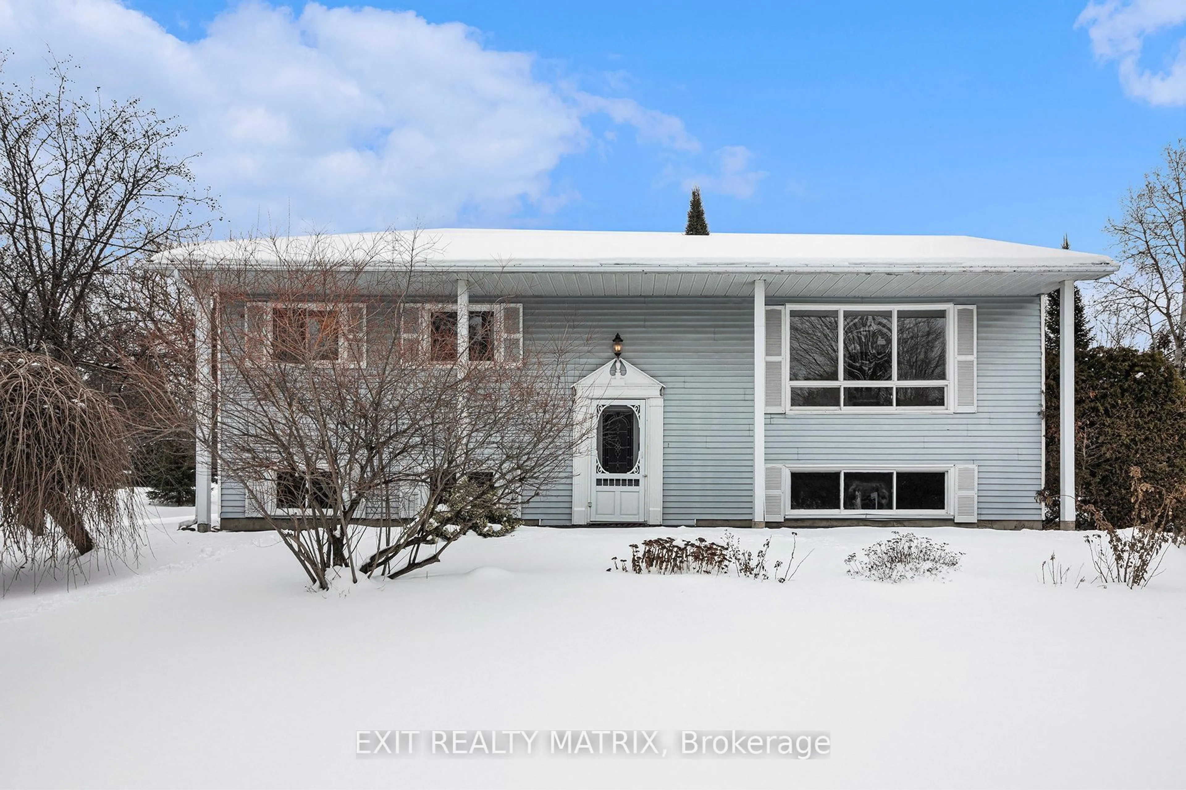 Home with vinyl exterior material, street for 3333 WHITE SPRUCE St, Osgoode Ontario K0A 2W0