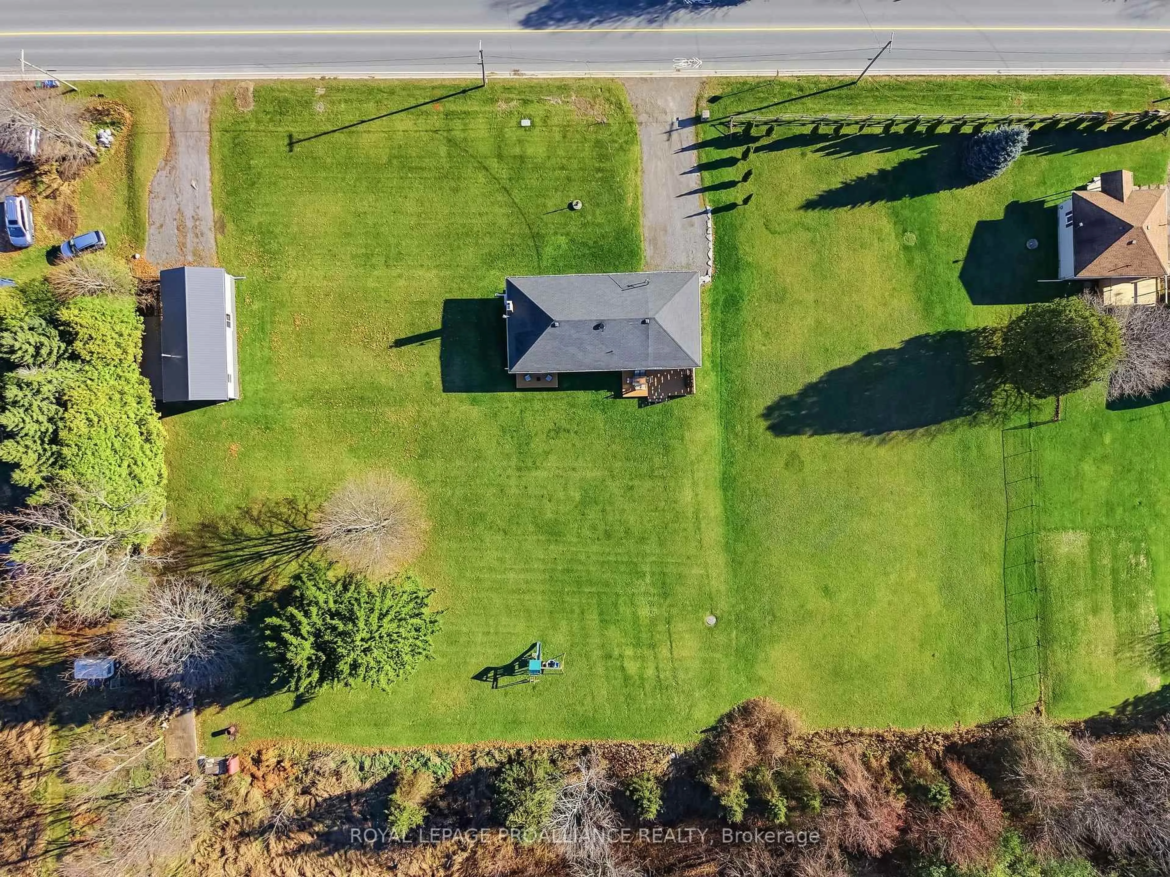 A pic from outside/outdoor area/front of a property/back of a property/a pic from drone, unknown for 3810 Burnham St, Hamilton Township Ontario K9A 4J9