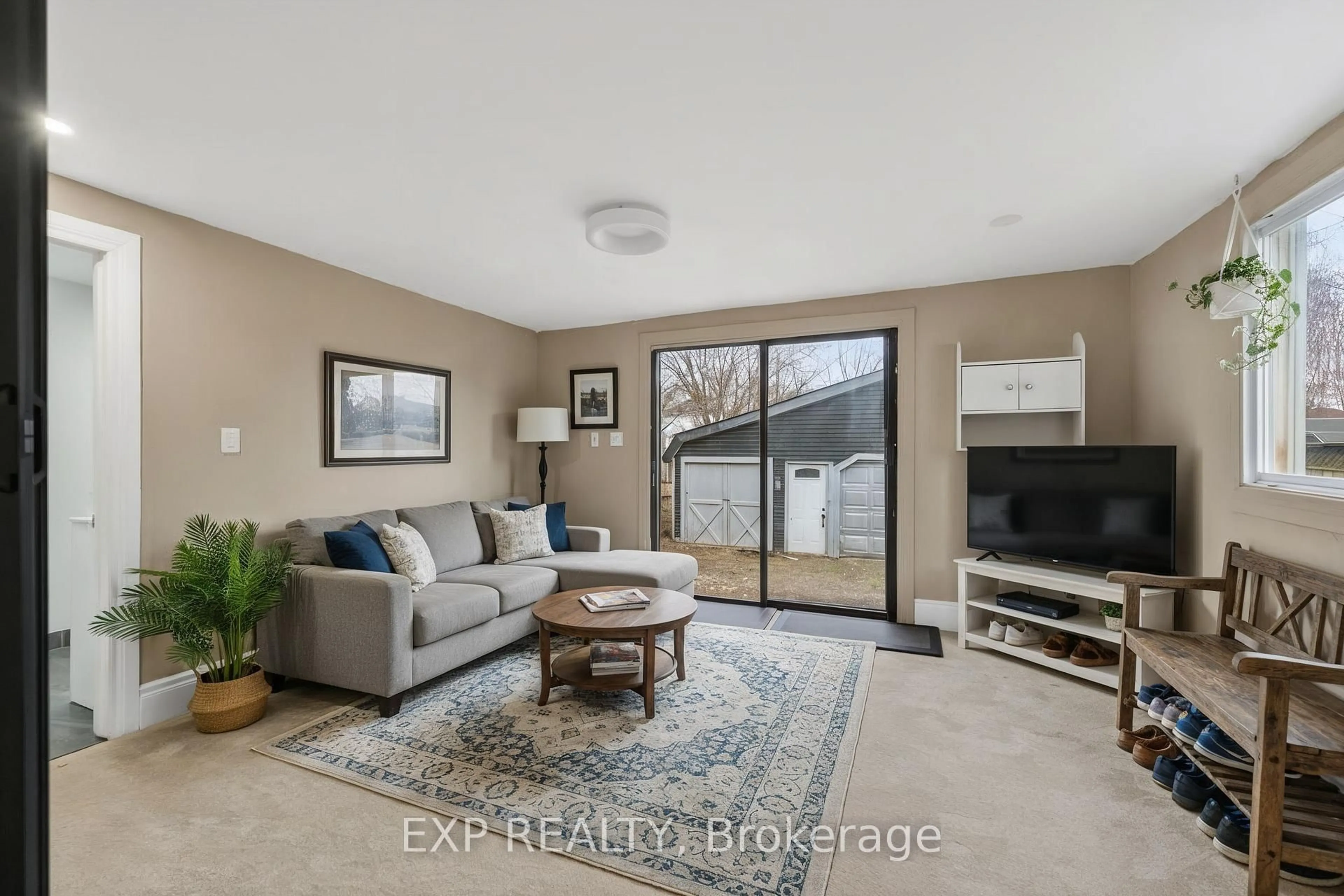 Living room with furniture, unknown for 4576 Fourth Ave, Niagara Falls Ontario L2E 4N6