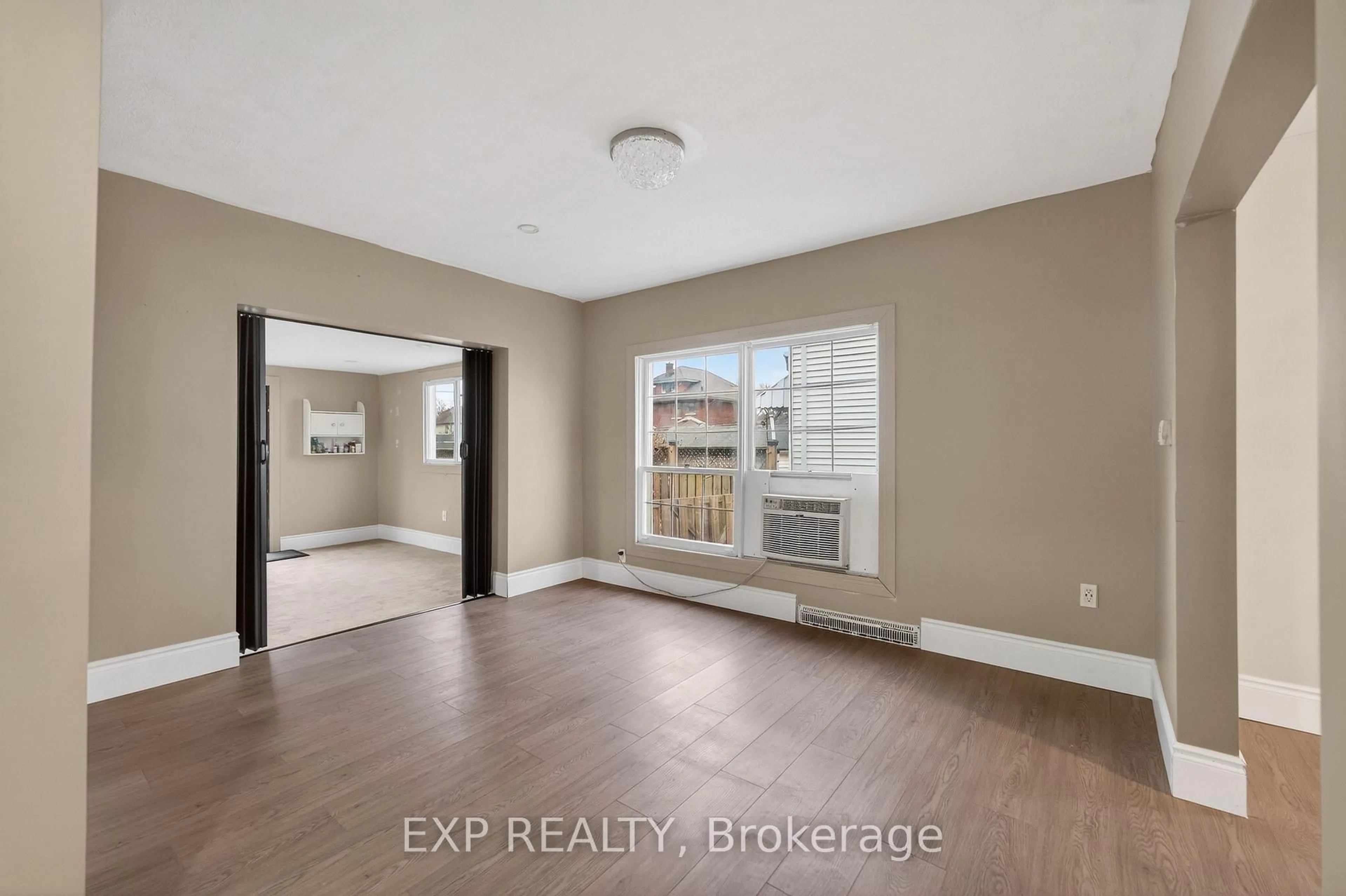 A pic of a room for 4576 Fourth Ave, Niagara Falls Ontario L2E 4N6