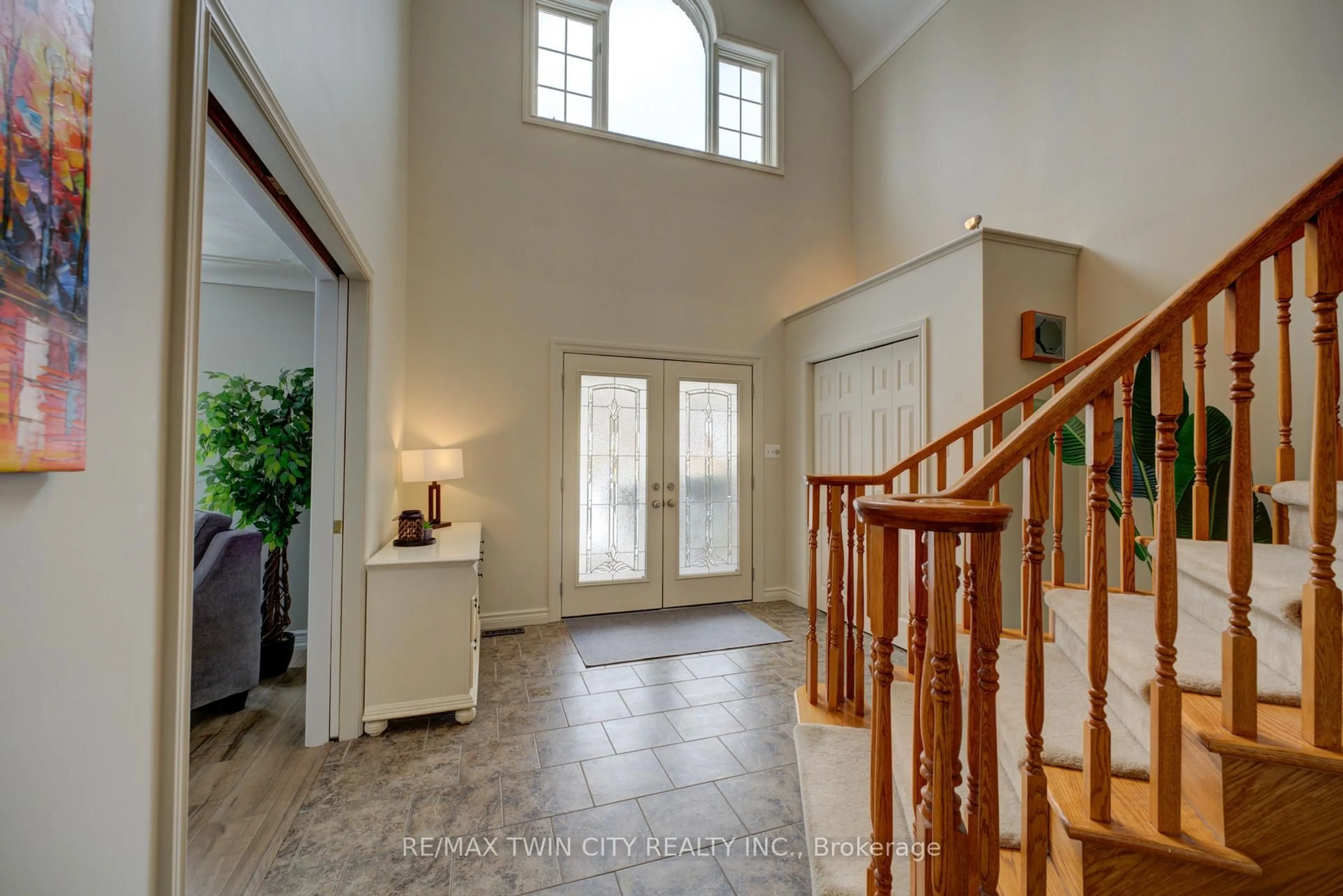 Indoor entryway for 9 Scarfe Gdns, Brantford Ontario N3T 6B2