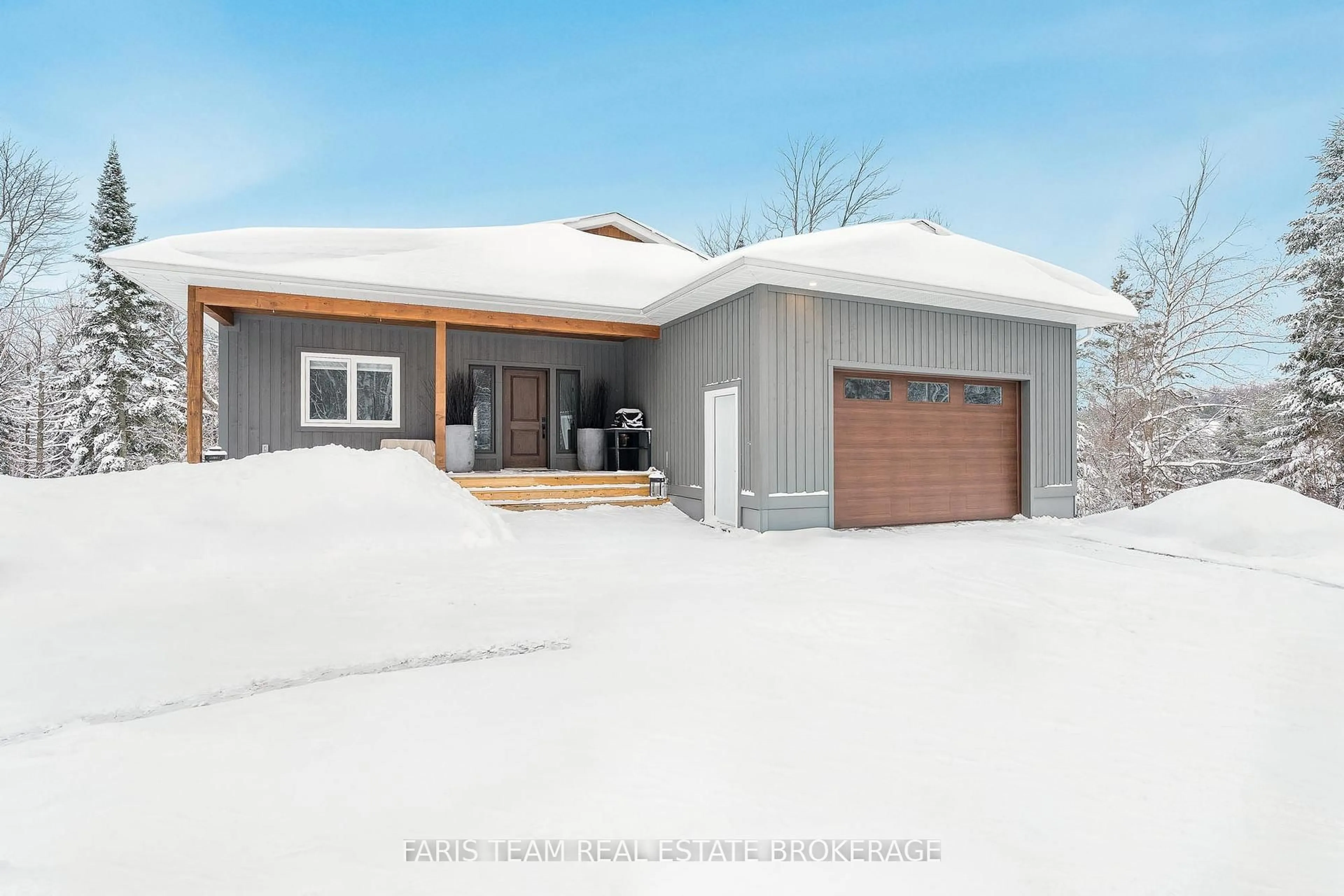 Indoor garage for 298 Yearley Rd, Huntsville Ontario P0B 1M0