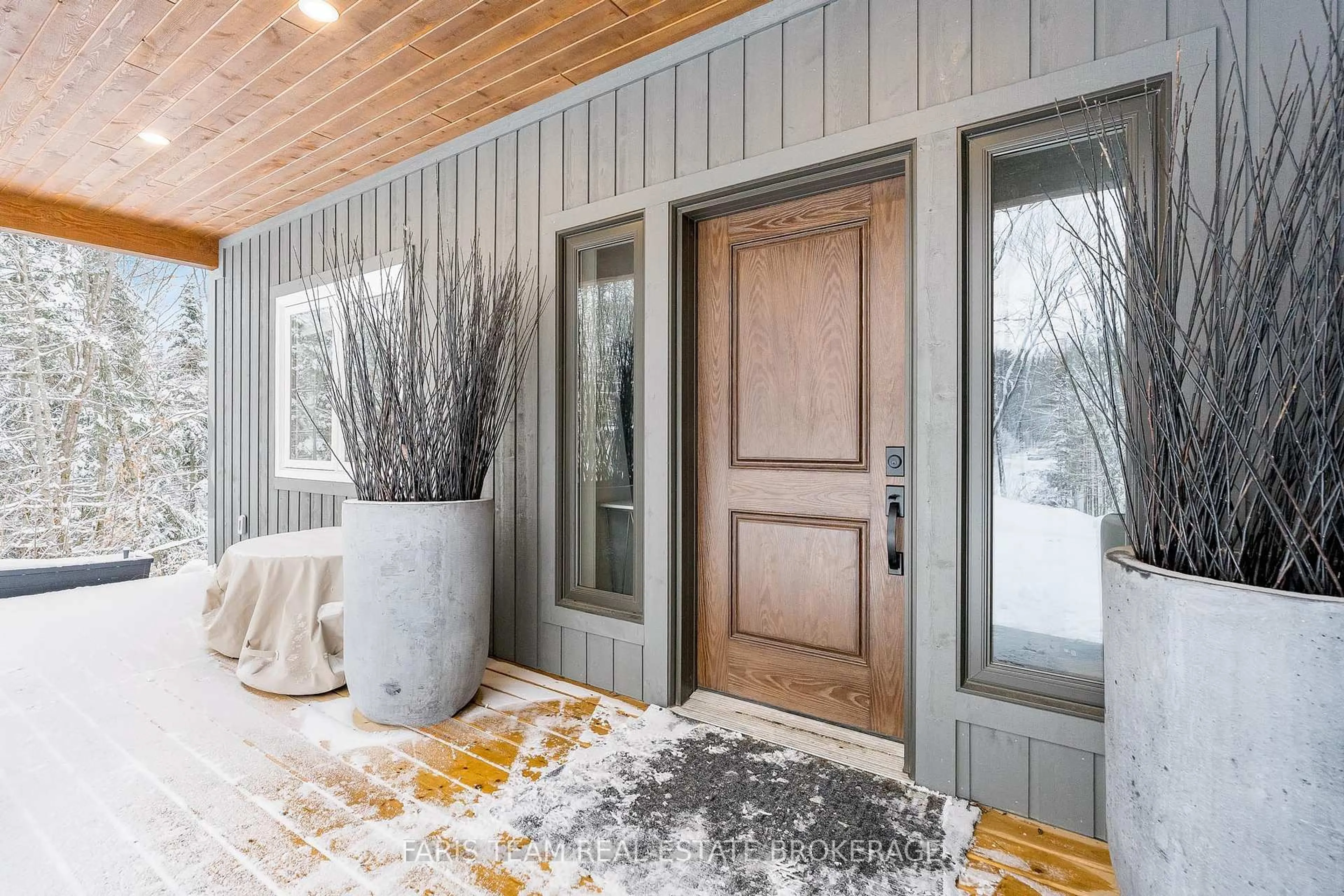Indoor entryway for 298 Yearley Rd, Huntsville Ontario P0B 1M0