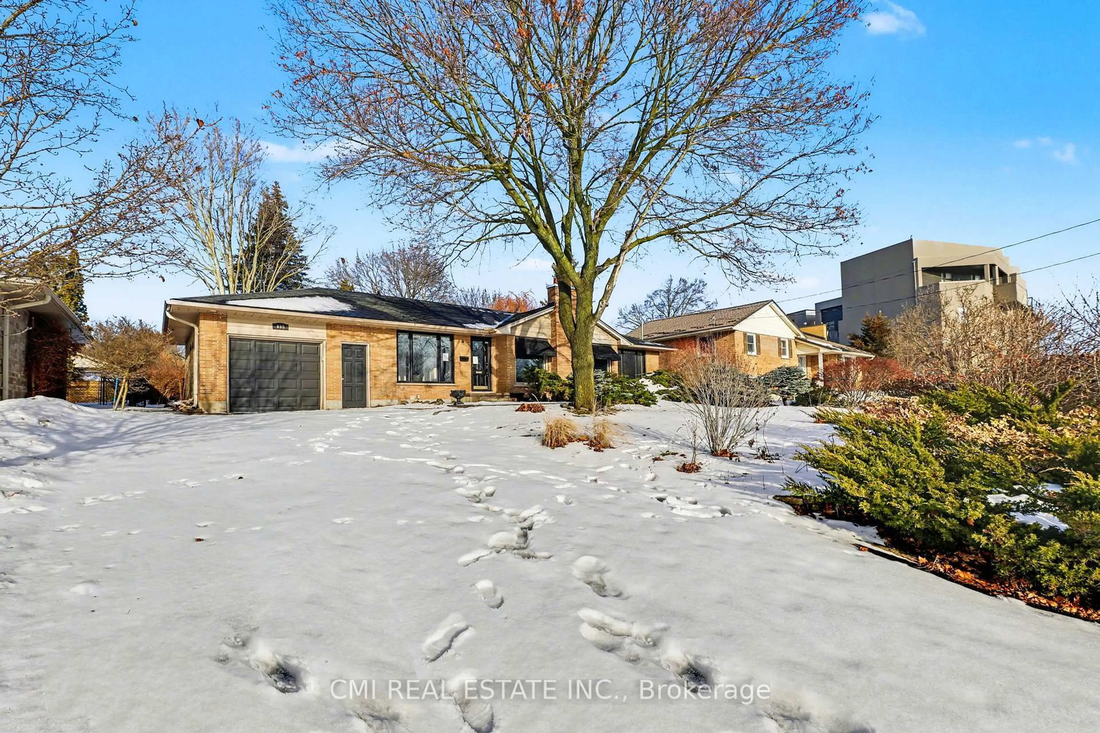 A pic from outside/outdoor area/front of a property/back of a property/a pic from drone, street for 645 Riverside Dr, London North Ontario N6H 2S2
