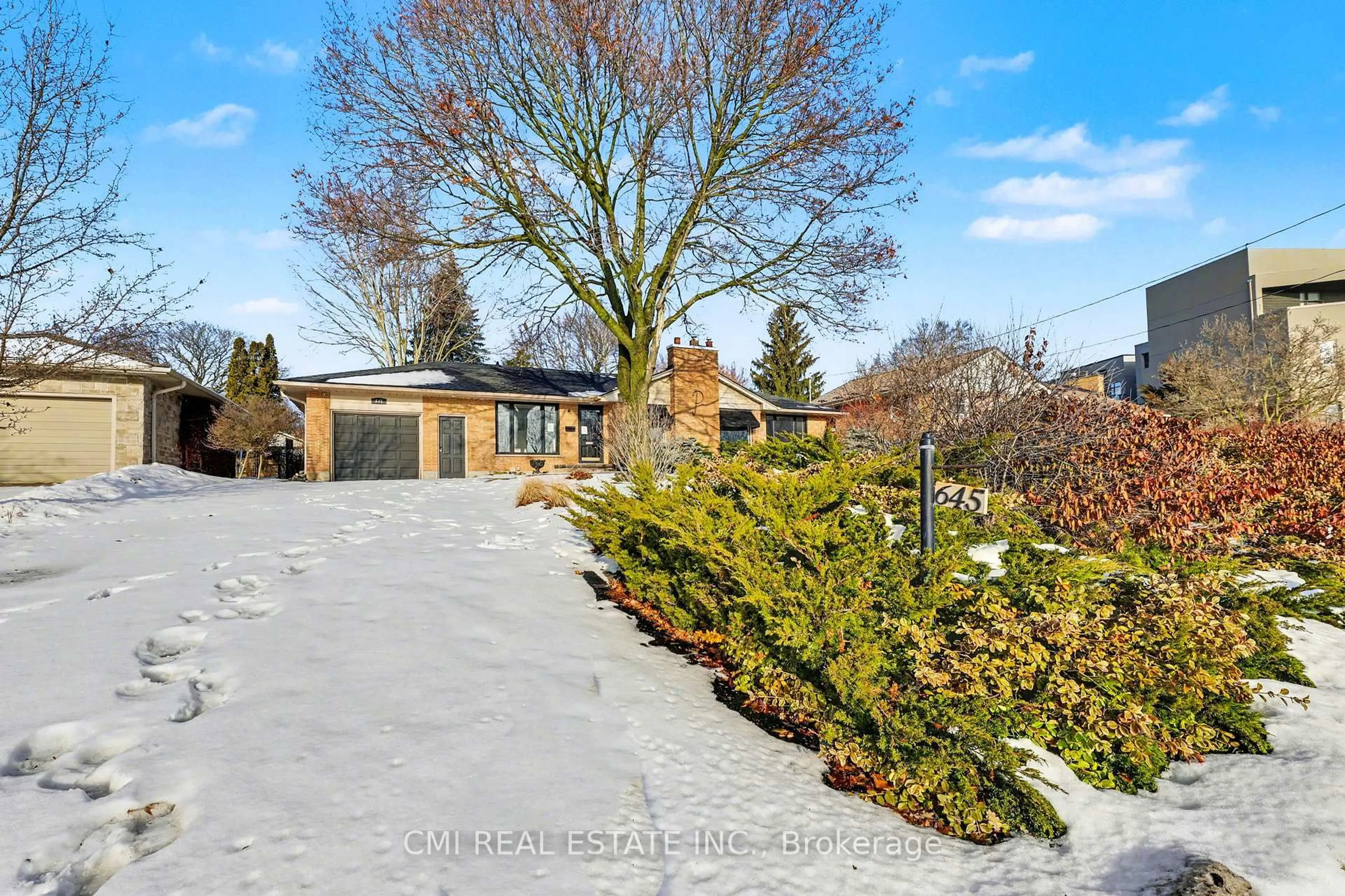 A pic from outside/outdoor area/front of a property/back of a property/a pic from drone, street for 645 Riverside Dr, London North Ontario N6H 2S2