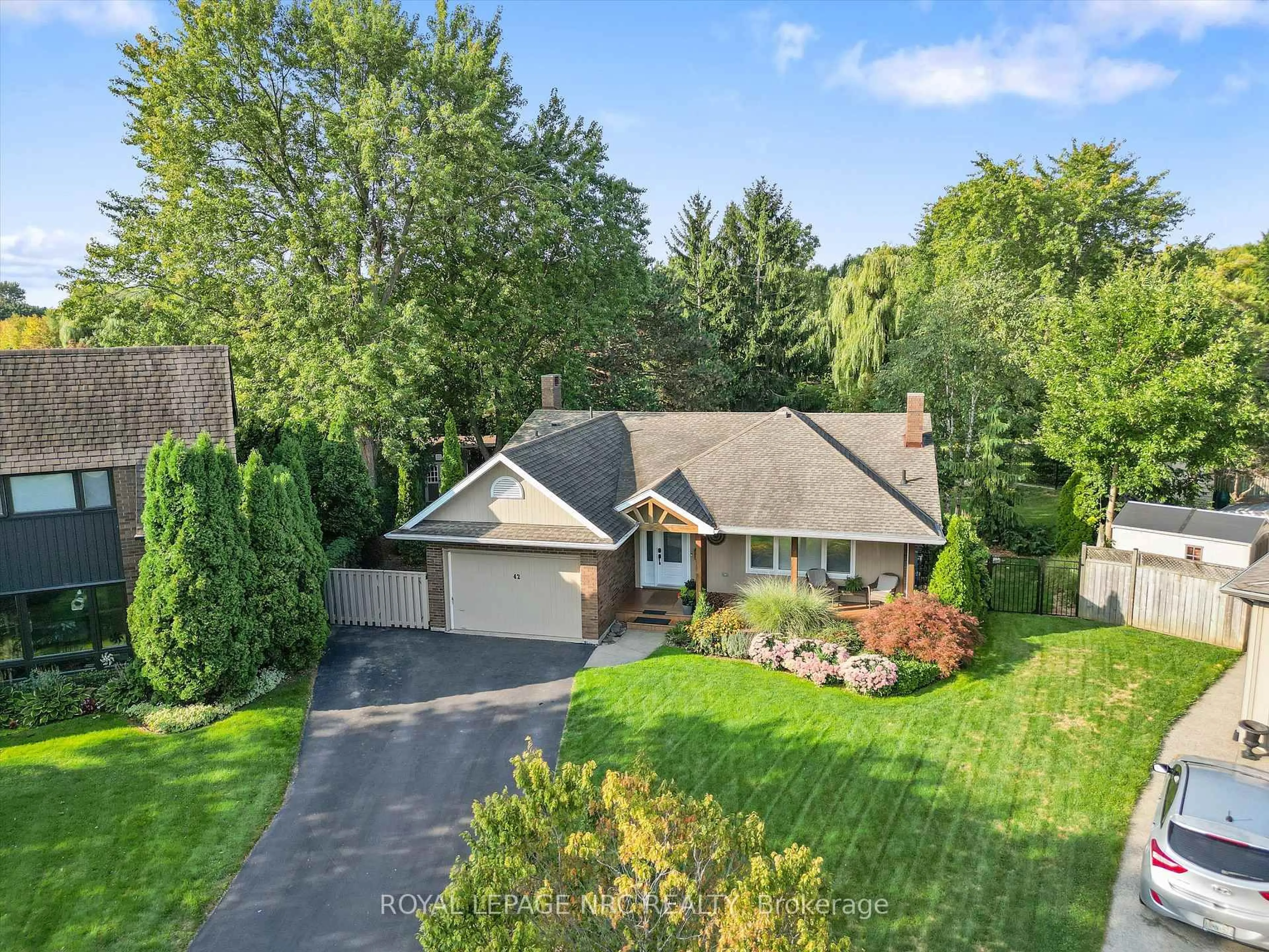 A pic from outside/outdoor area/front of a property/back of a property/a pic from drone, street for 42 The Cedars, St. Catharines Ontario L2M 6M8