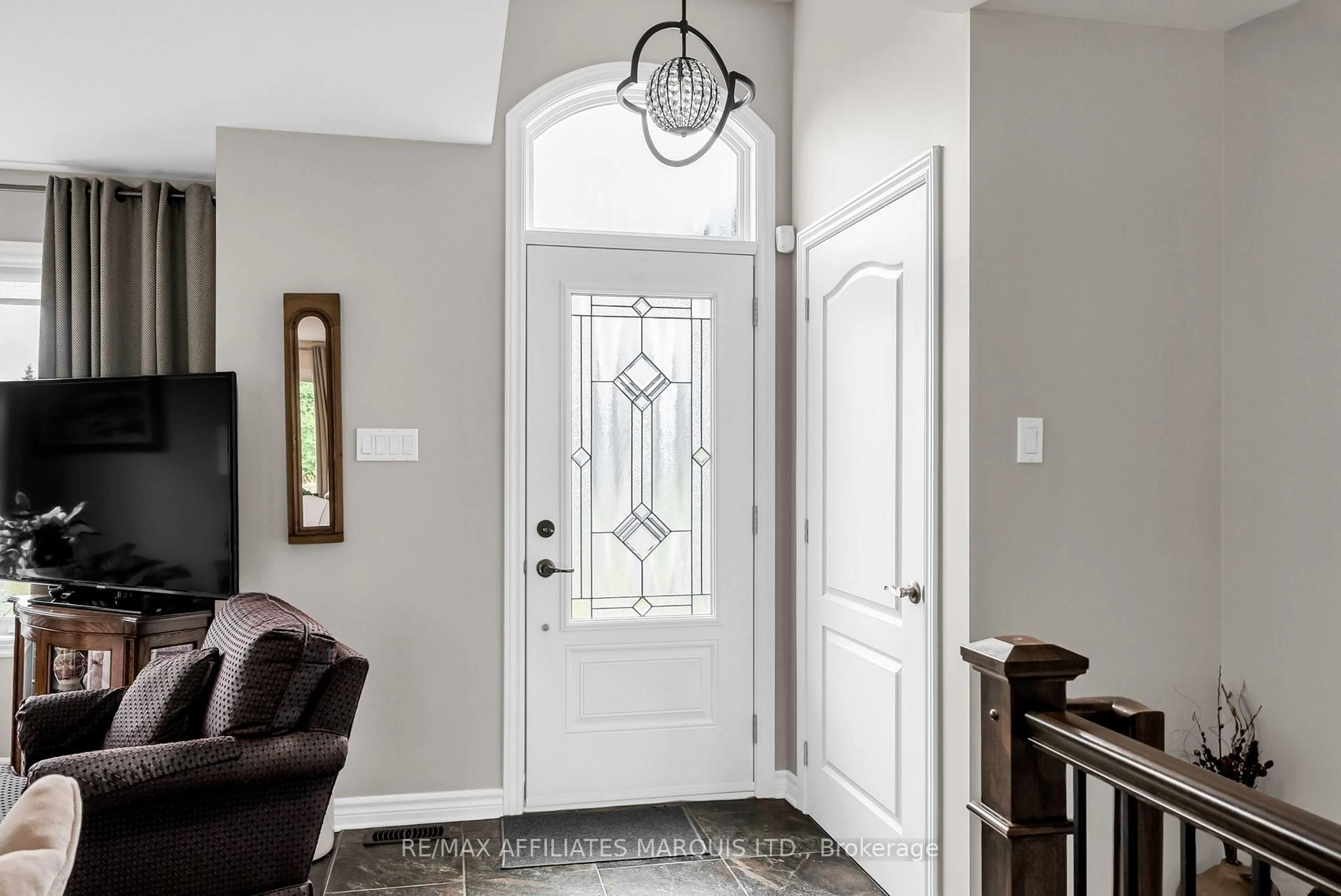 Indoor entryway for 6708 Yacht Blvd, Cornwall Ontario K6H 7N6