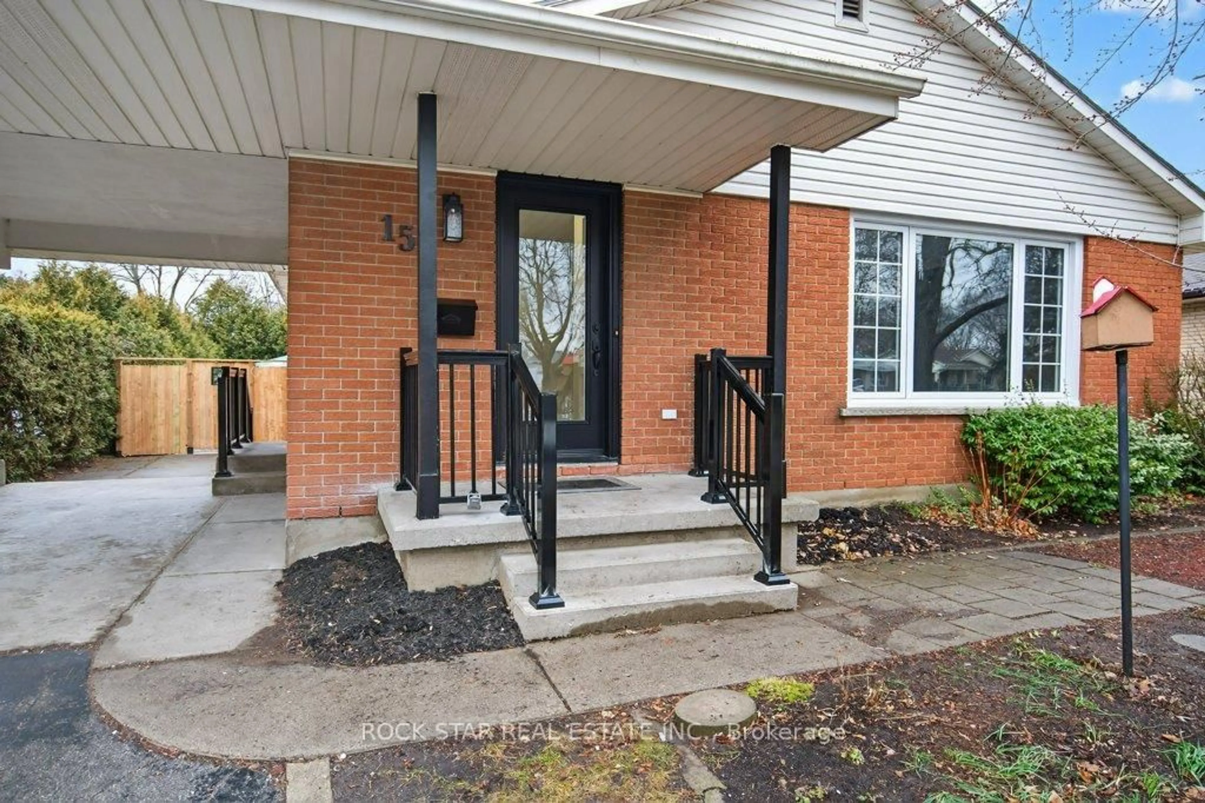 Unknown for 15 Marshall St, Brantford Ontario N3R 3C8