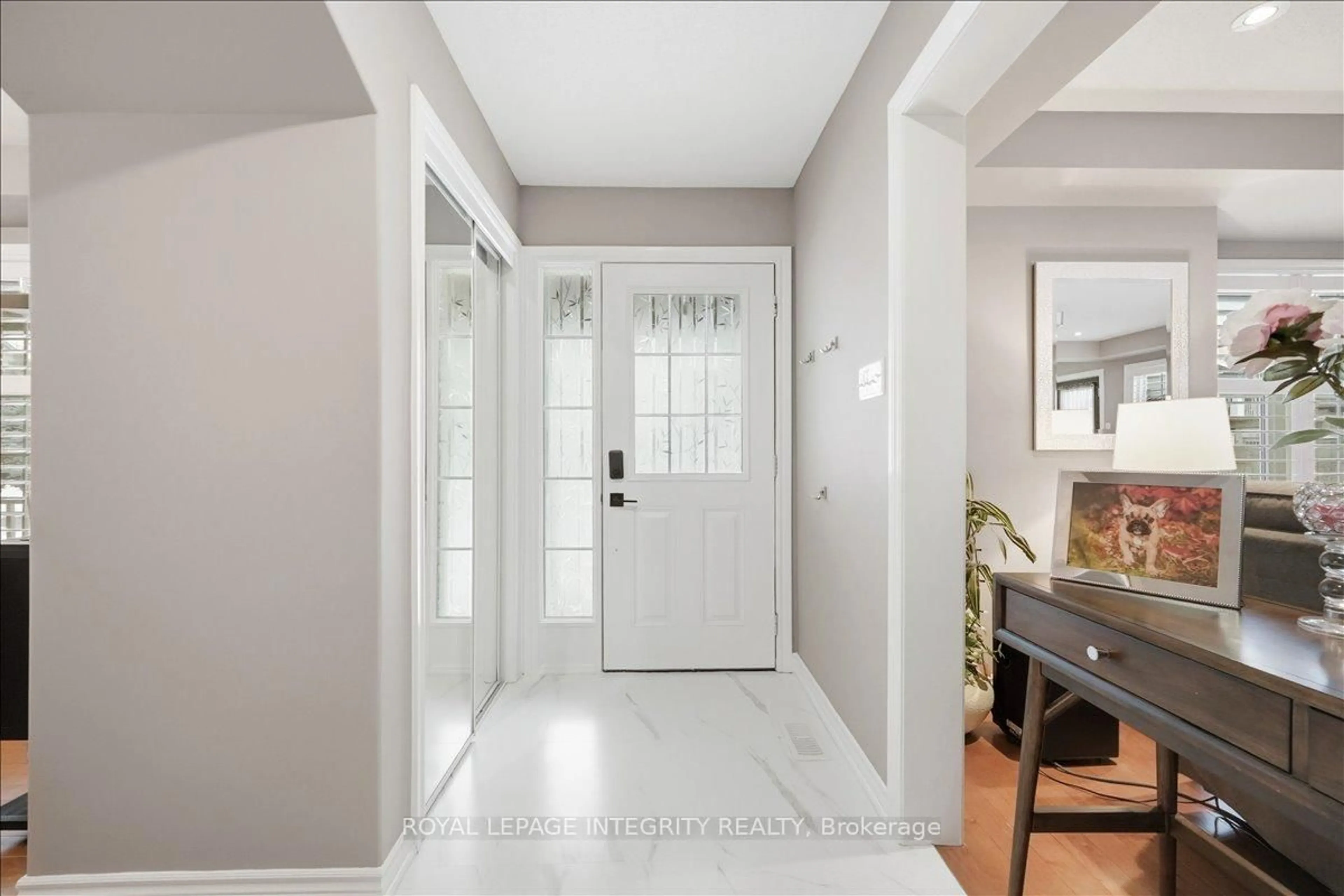 Indoor entryway for 600 Calla Lily Terr, Ottawa Ontario K4A 0V3