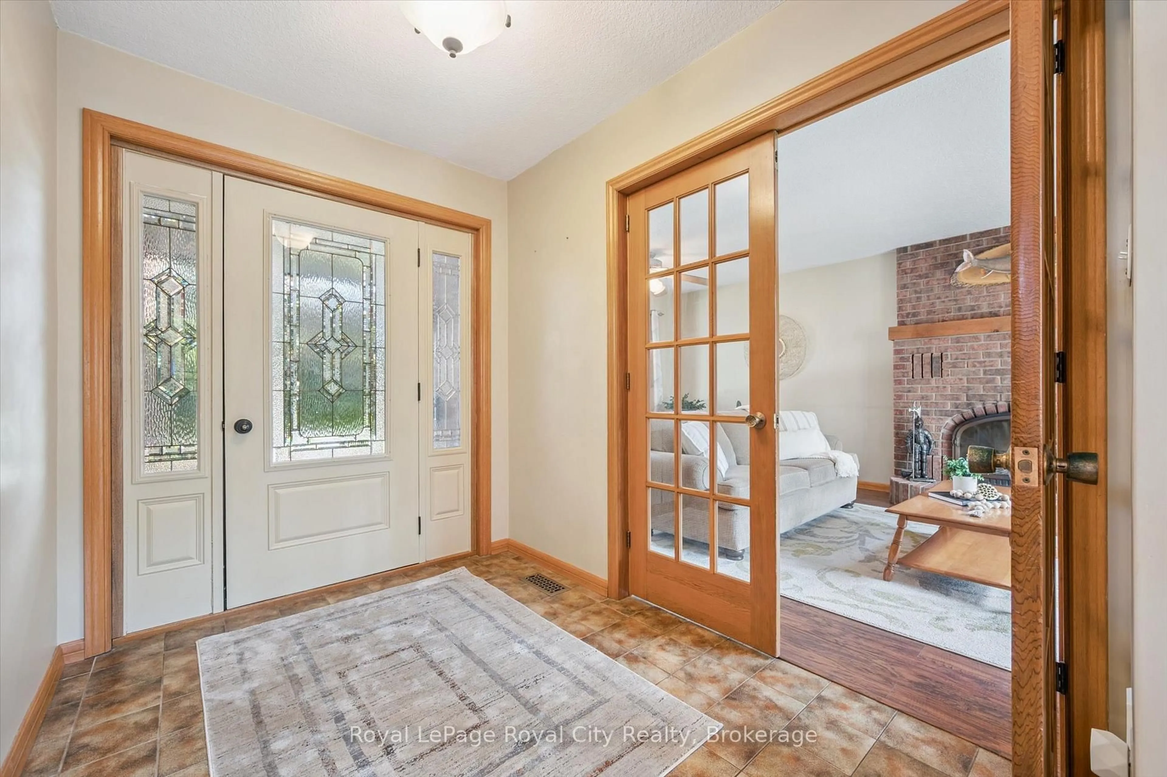 Indoor entryway for 28 Wimbledon Rd, Guelph Ontario N1H 7N1