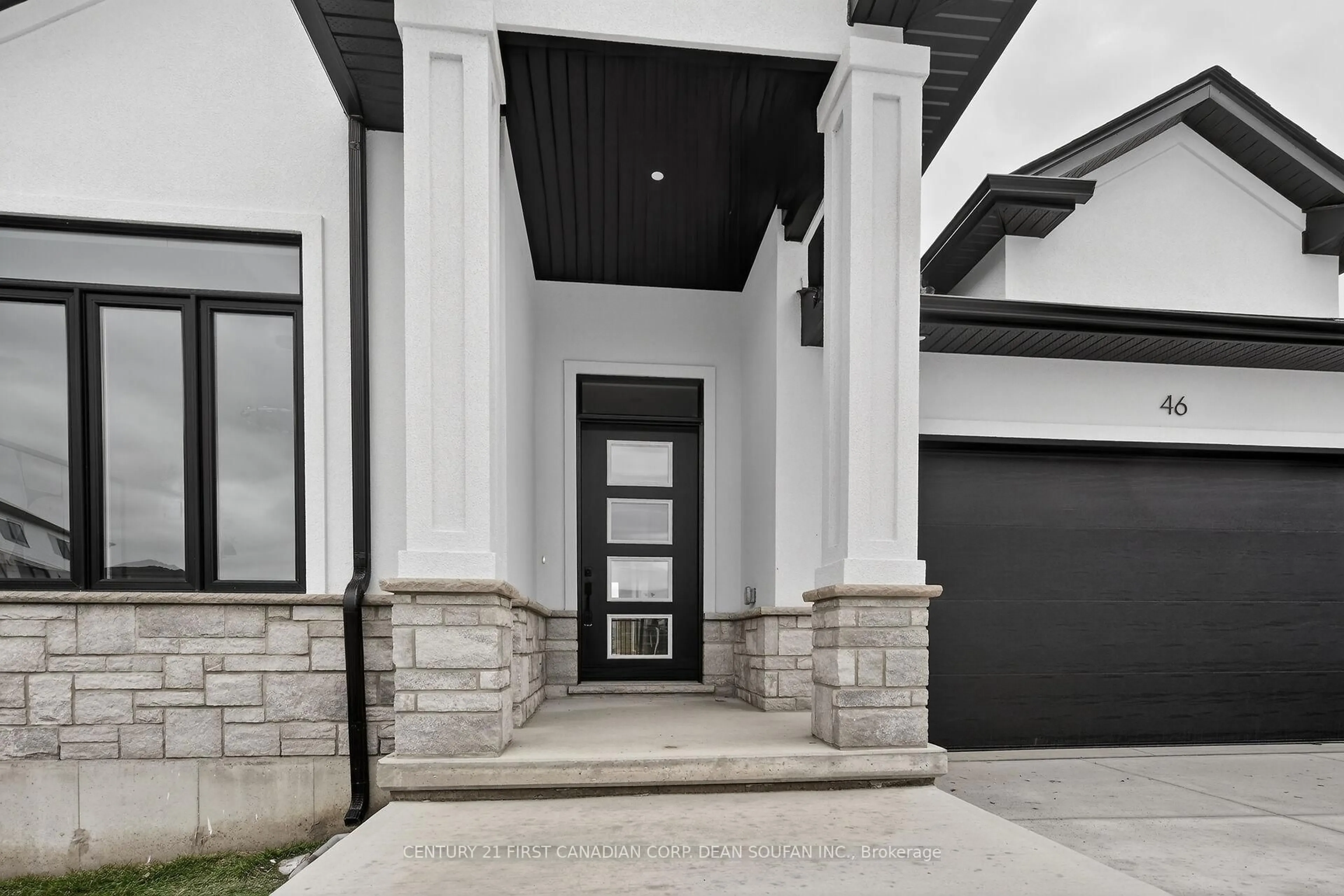 Indoor entryway for 3425 GRAND OAK Crossing #46, London South Ontario N6P 0K4