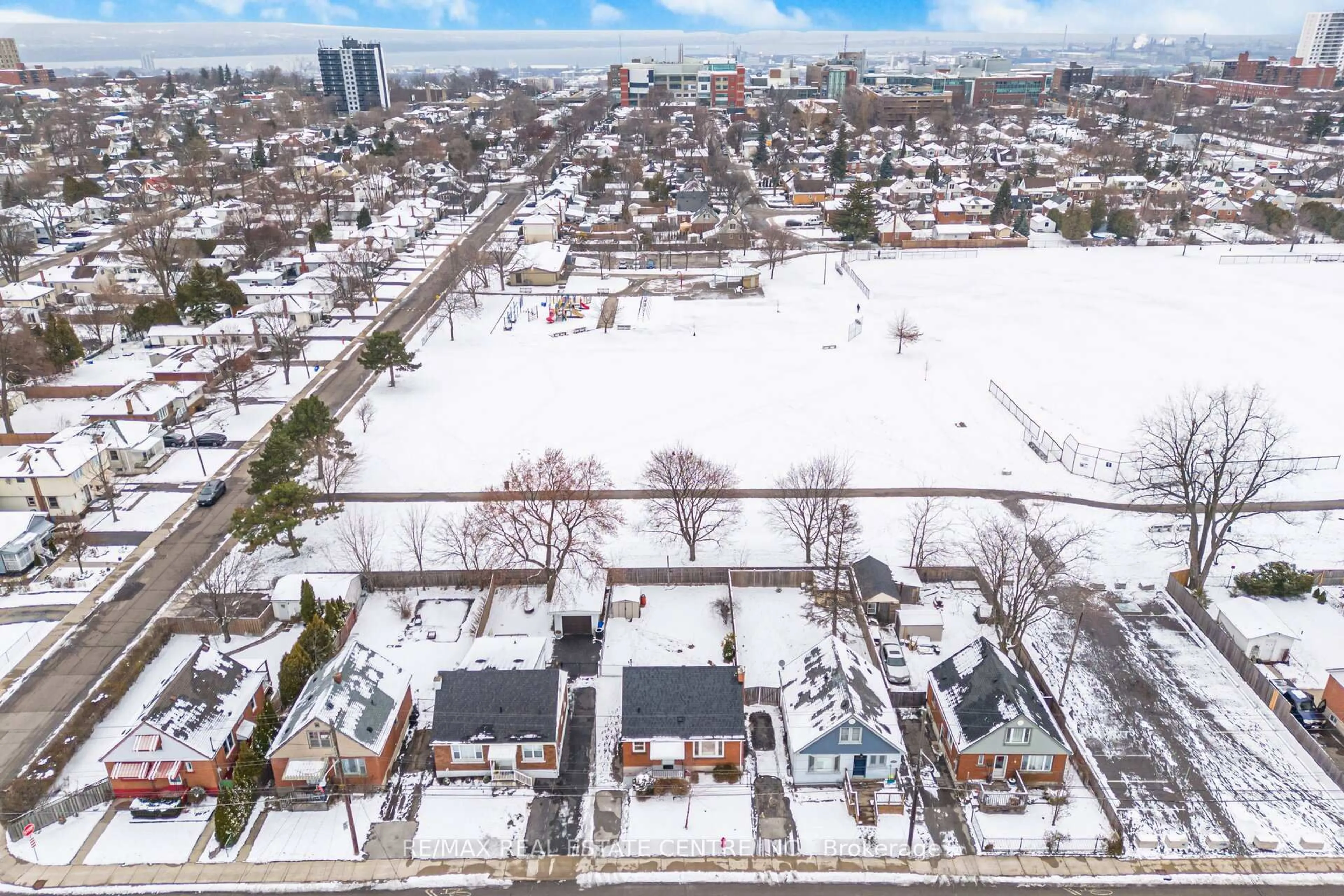 A pic from outside/outdoor area/front of a property/back of a property/a pic from drone, street for 635 Queensdale Ave, Hamilton Ontario L8V 1L8