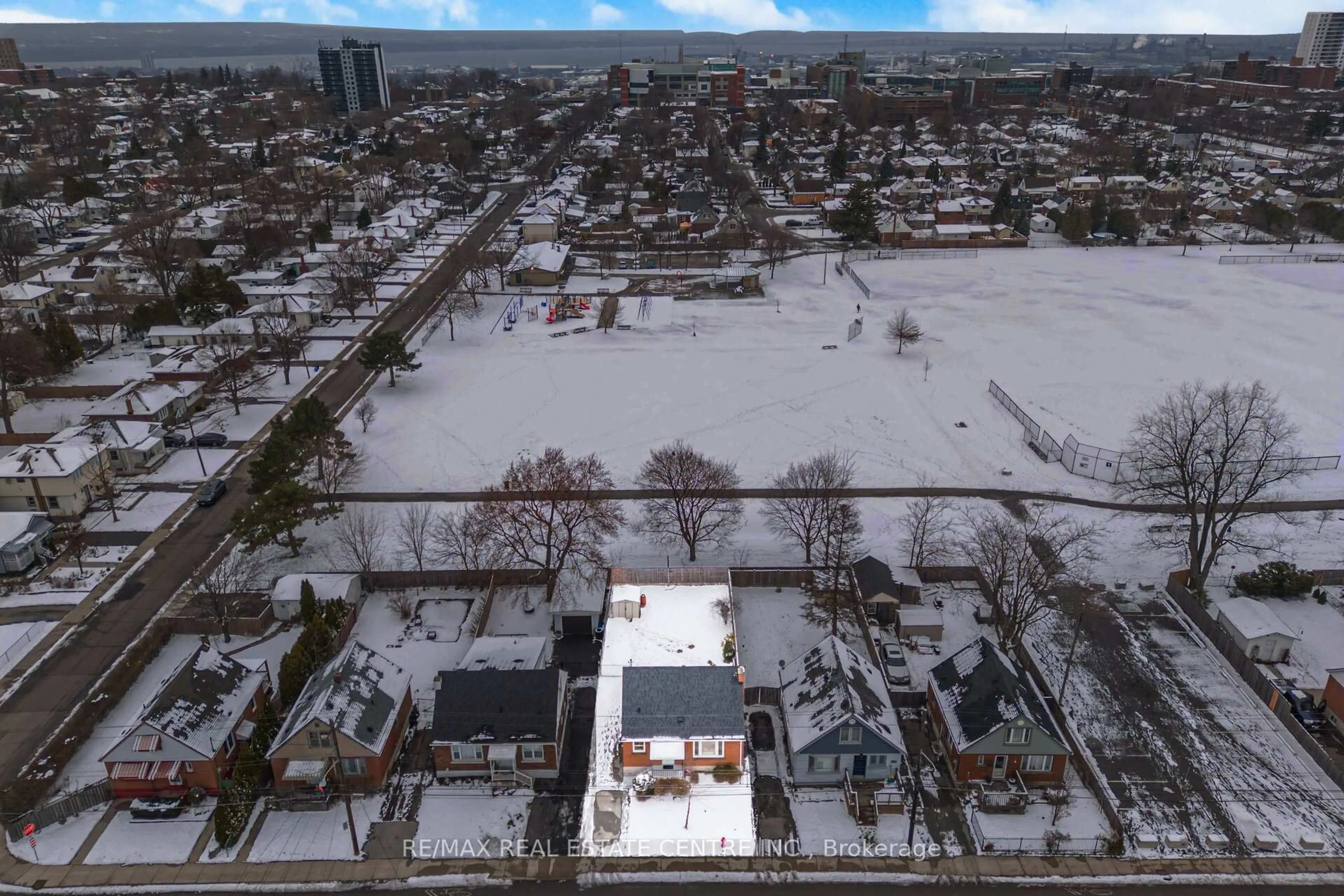 A pic from outside/outdoor area/front of a property/back of a property/a pic from drone, street for 635 Queensdale Ave, Hamilton Ontario L8V 1L8