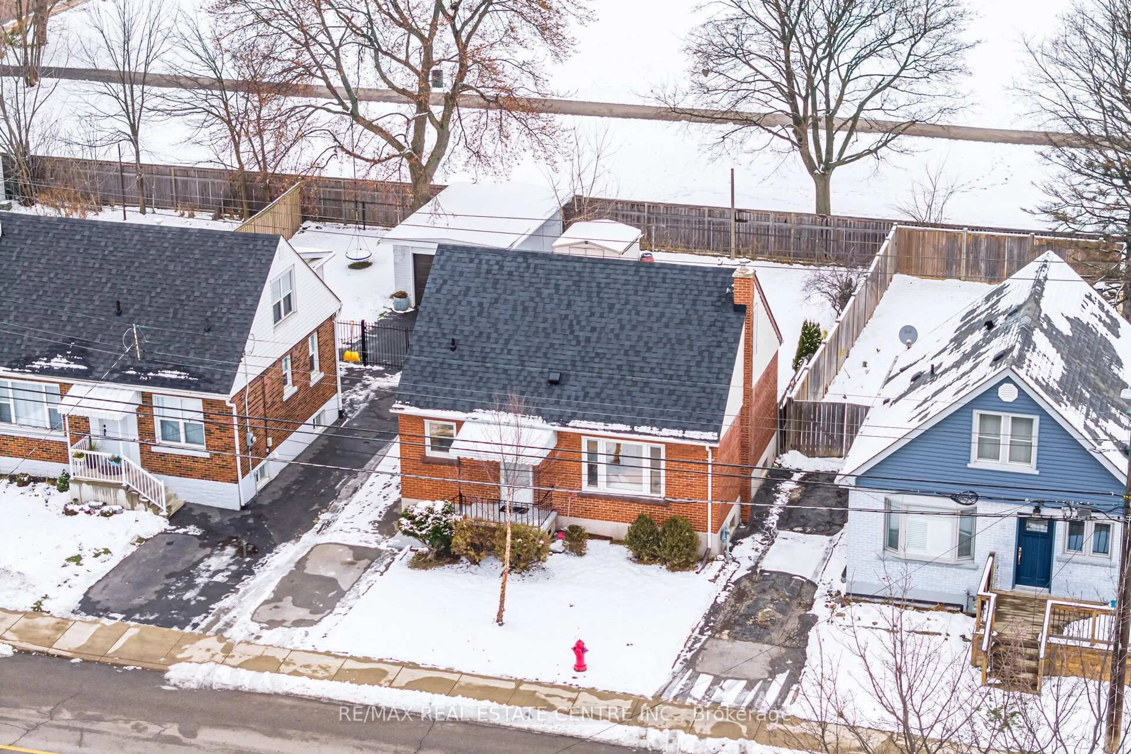 A pic from outside/outdoor area/front of a property/back of a property/a pic from drone, street for 635 Queensdale Ave, Hamilton Ontario L8V 1L8