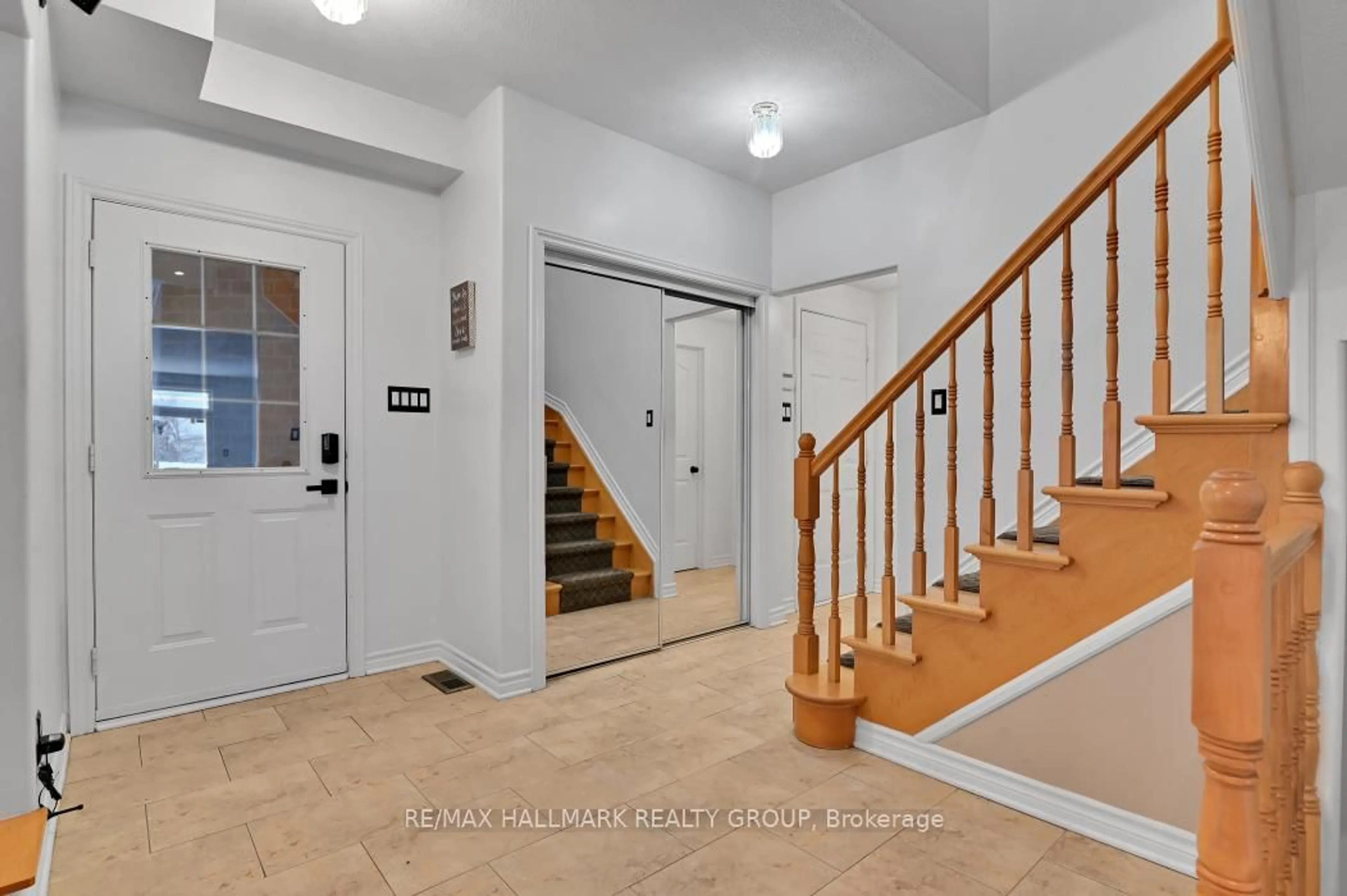 Indoor entryway for 702 Mud Creek Cres, Ottawa Ontario K1V 1W3