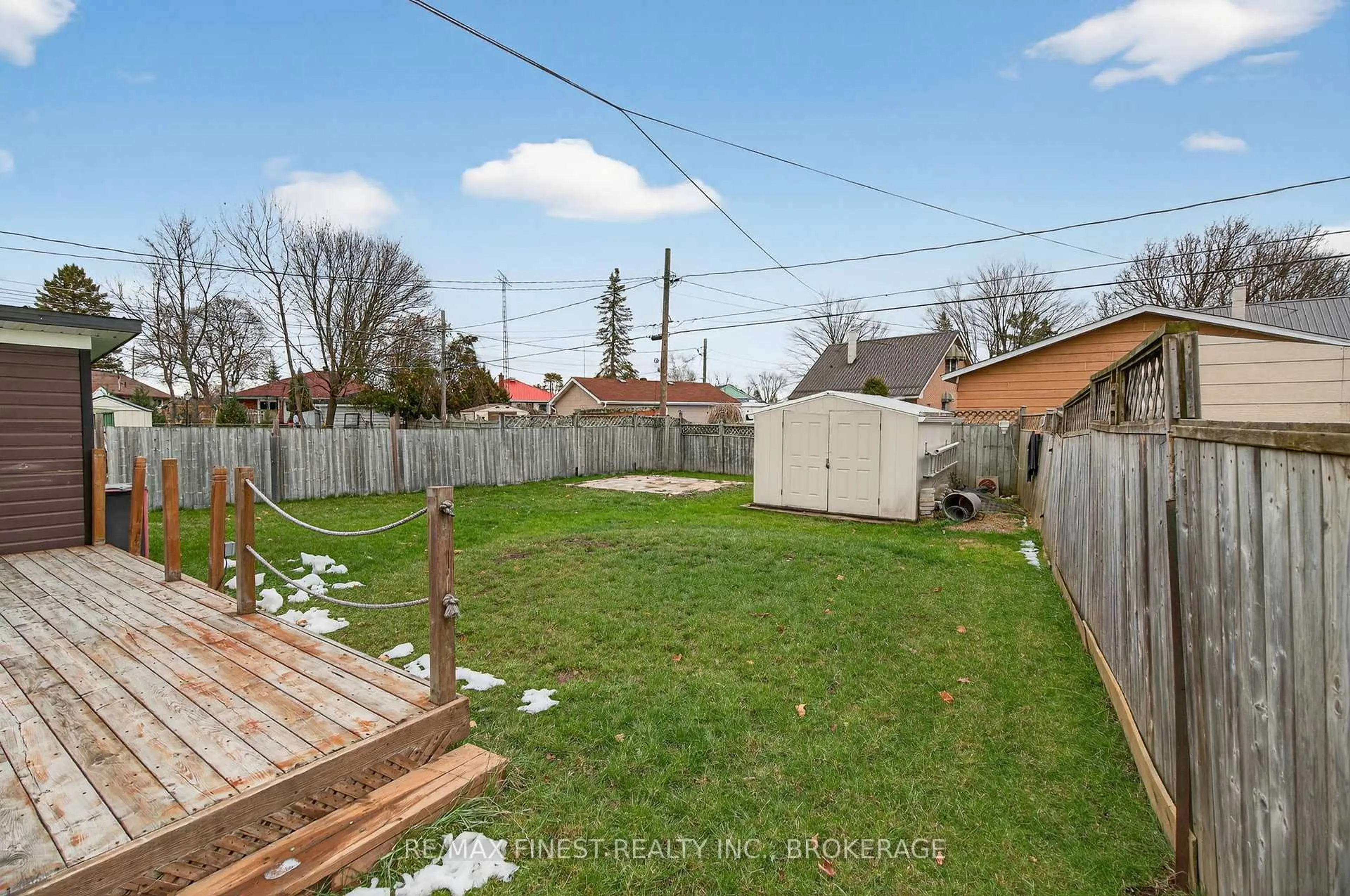 Patio, street for 105 Salisbury Ave, Brockville Ontario K6V 2T6