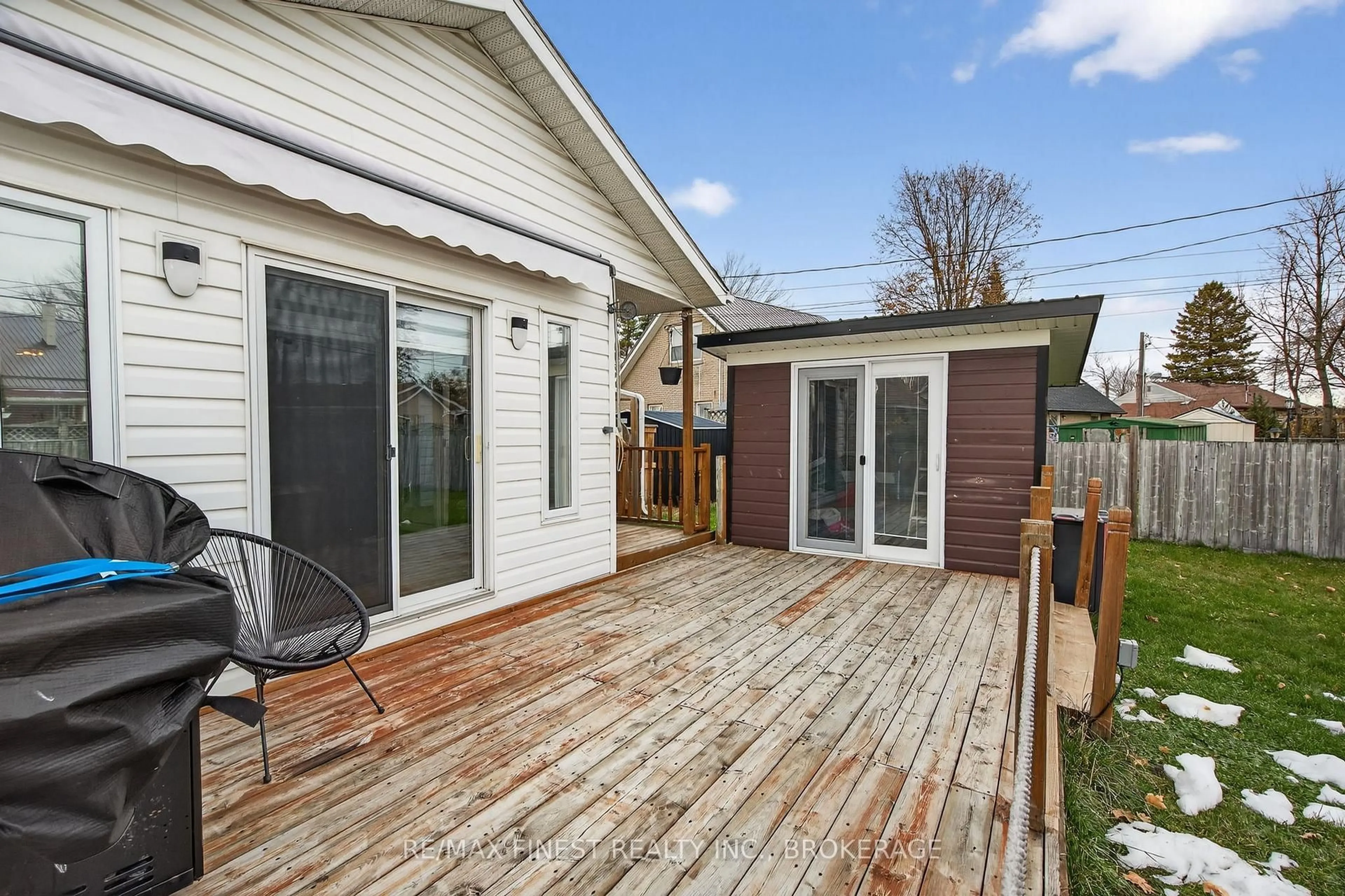 Patio, street for 105 Salisbury Ave, Brockville Ontario K6V 2T6