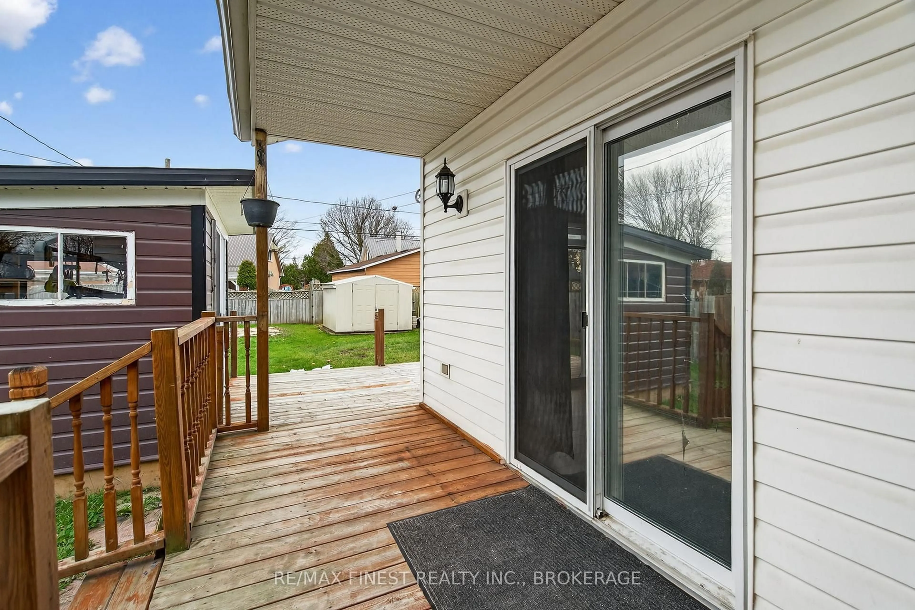 Unknown for 105 Salisbury Ave, Brockville Ontario K6V 2T6