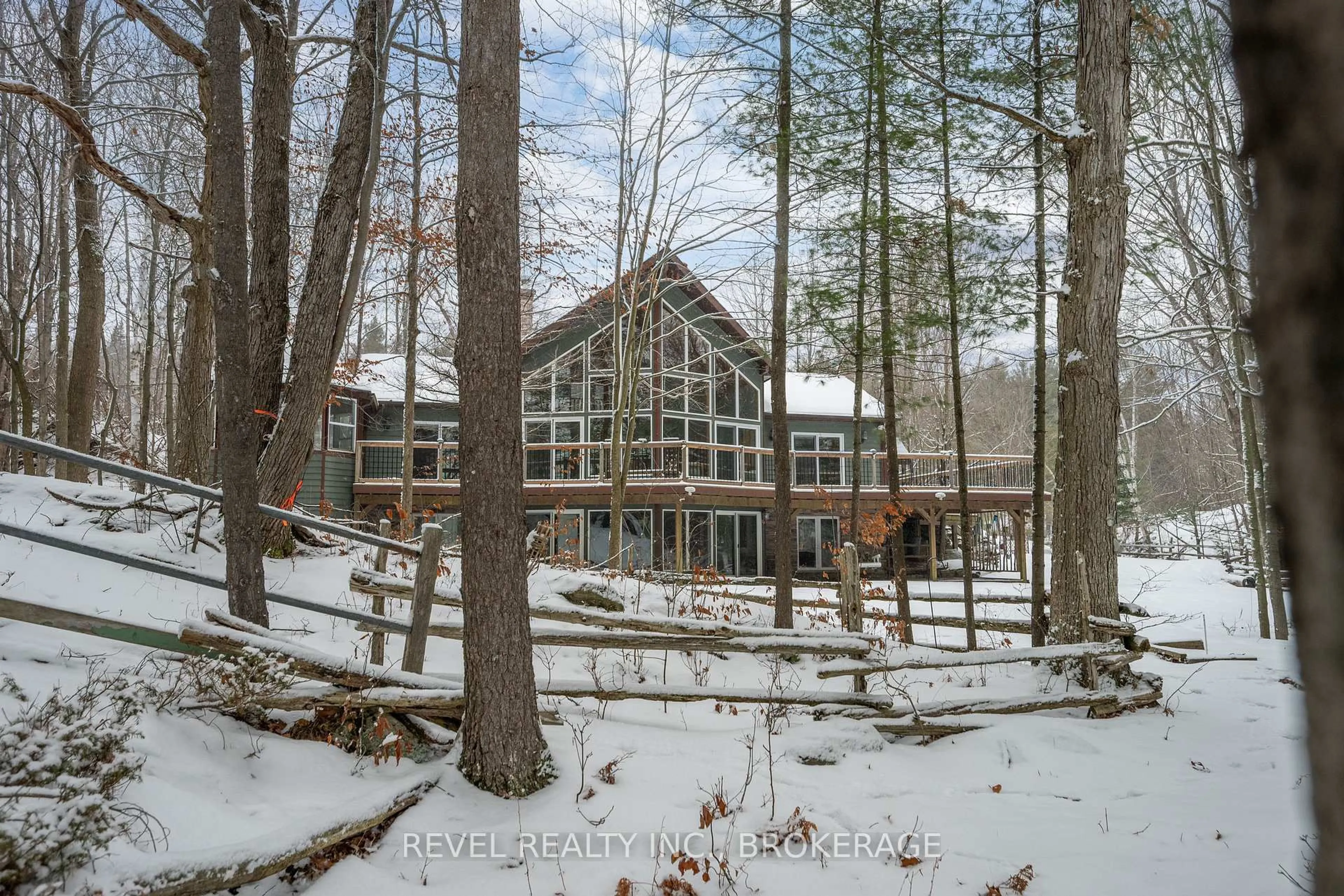 Indoor foyer for 507 Frye Lane, Perth Road Ontario K0H 2L0