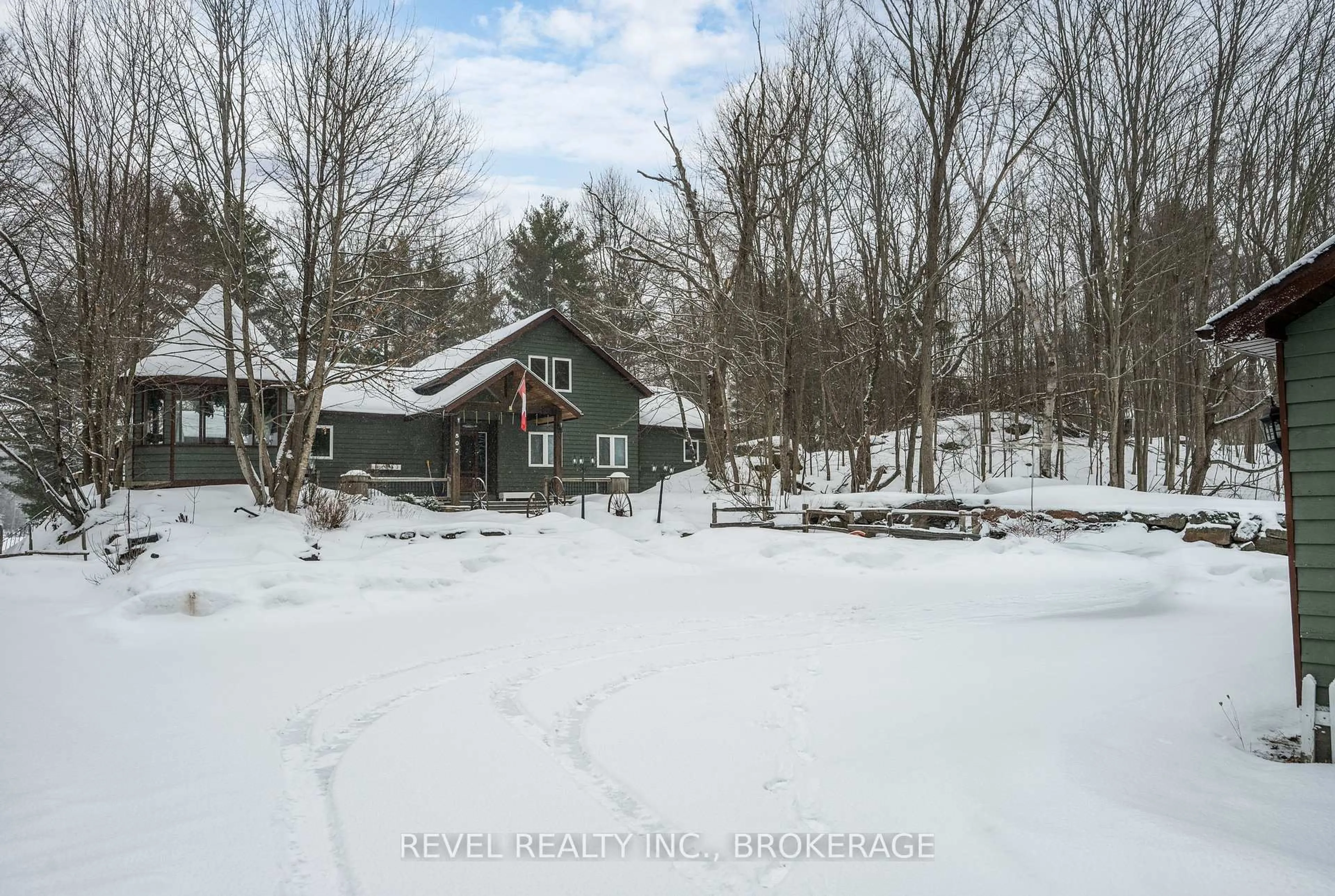 A pic from outside/outdoor area/front of a property/back of a property/a pic from drone, unknown for 507 Frye Lane, Perth Road Ontario K0H 2L0