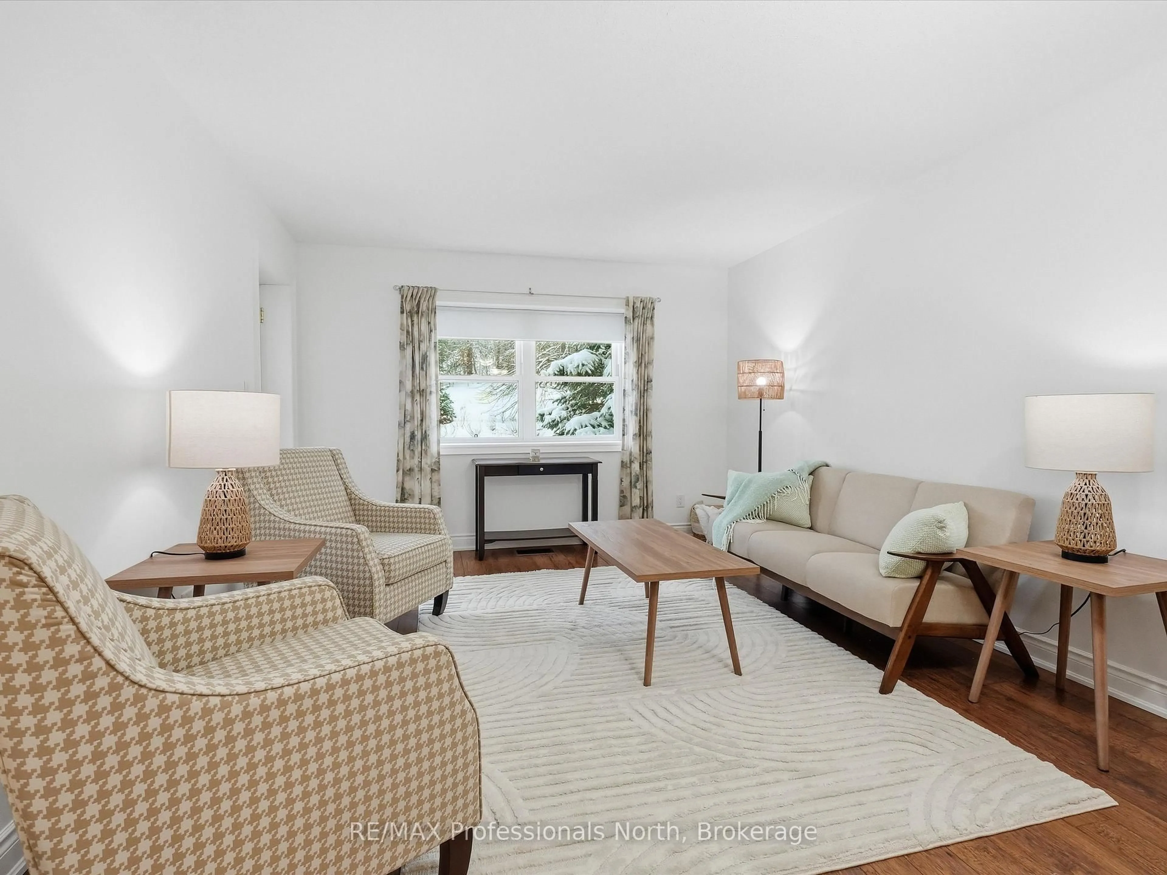 Living room with furniture, unknown for 10A Kimberley Ave #206, Bracebridge Ontario P1L 0A6