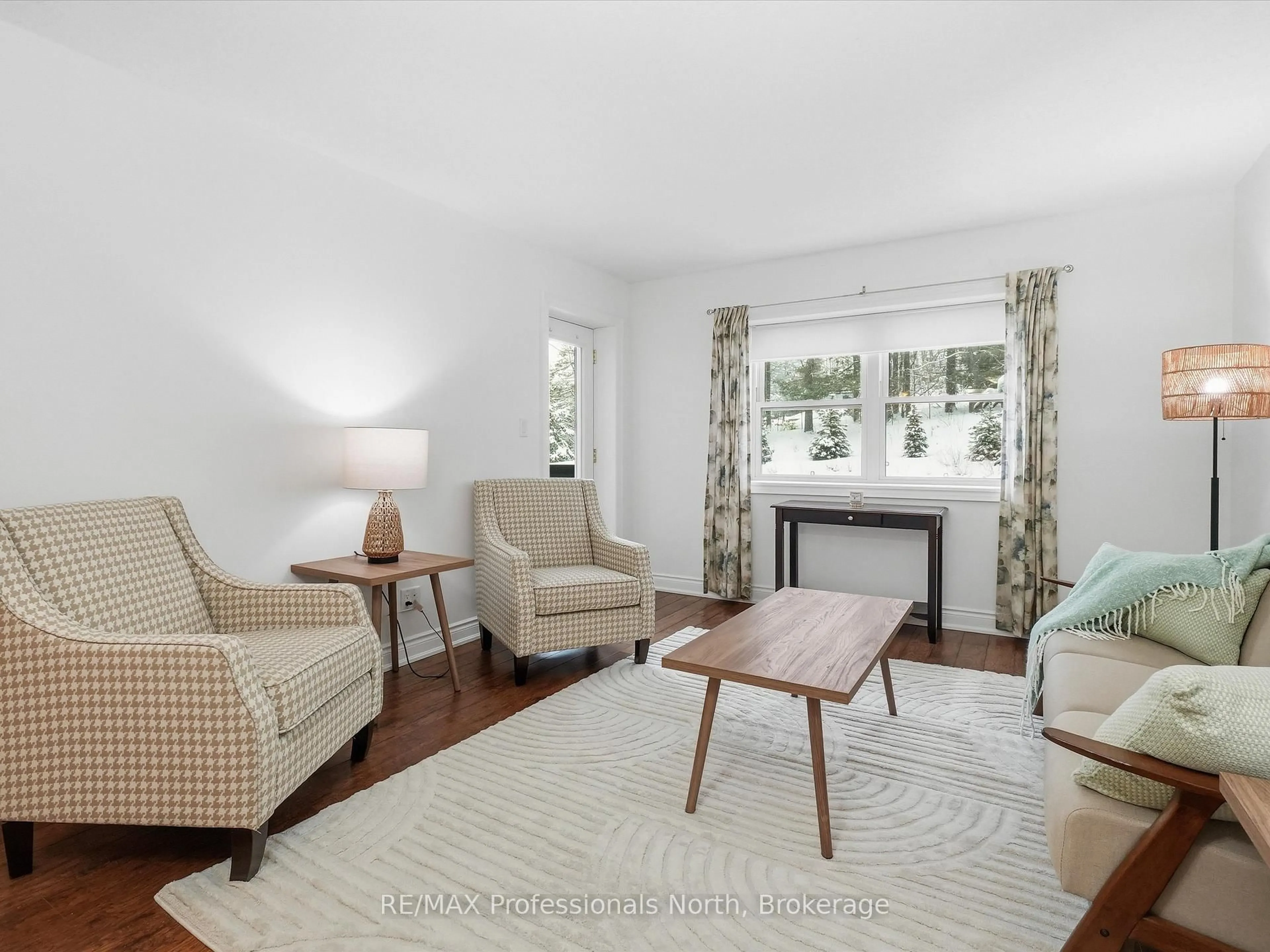 Living room with furniture, unknown for 10A Kimberley Ave #206, Bracebridge Ontario P1L 0A6