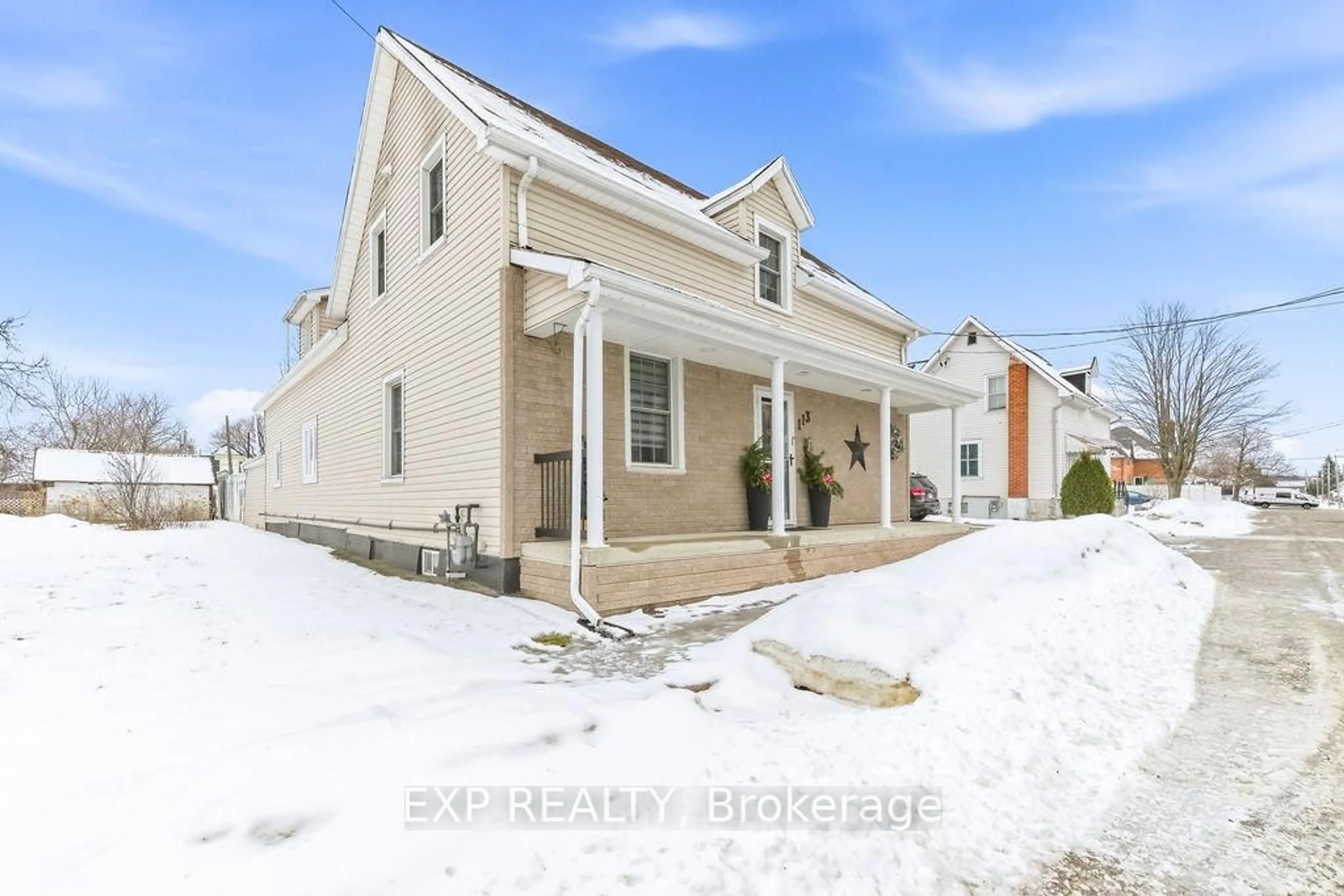 Unknown for 113 Bank St, Renfrew Ontario K7V 2E3