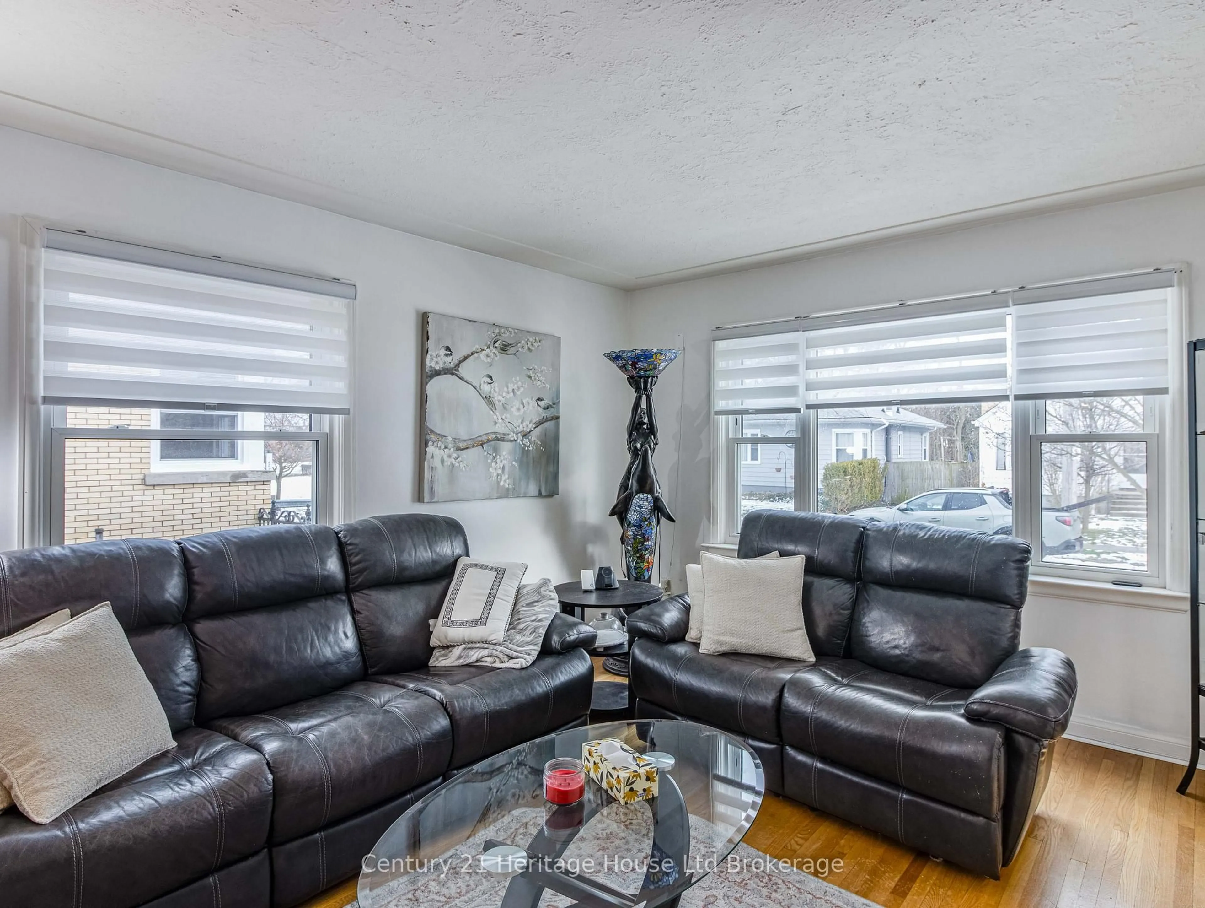 Living room with furniture, unknown for 634 Wallace St, London East Ontario N5Y 3R7