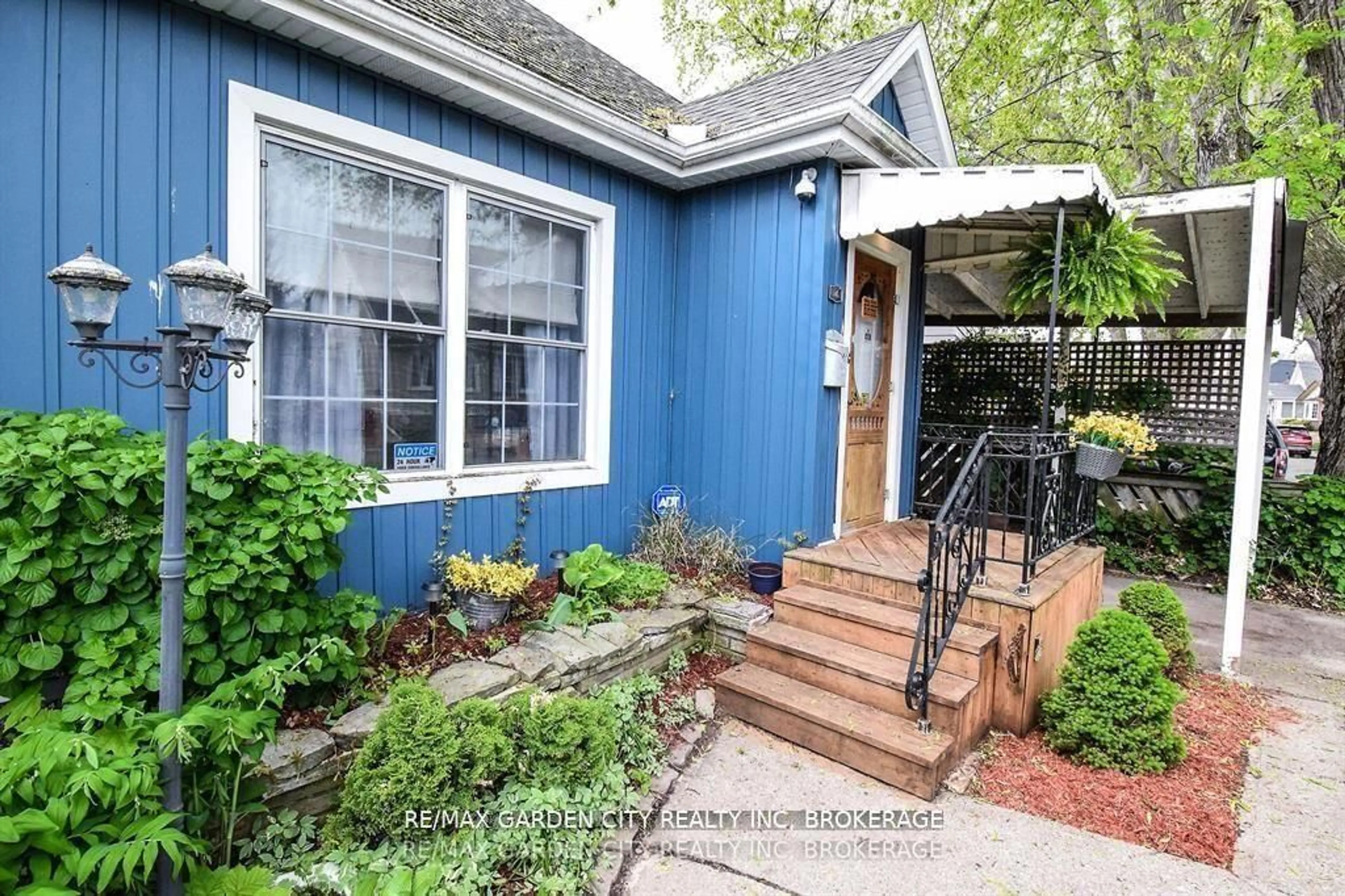 Home with brick exterior material, street for 76 Beech St, St. Catharines Ontario L2R 2B7