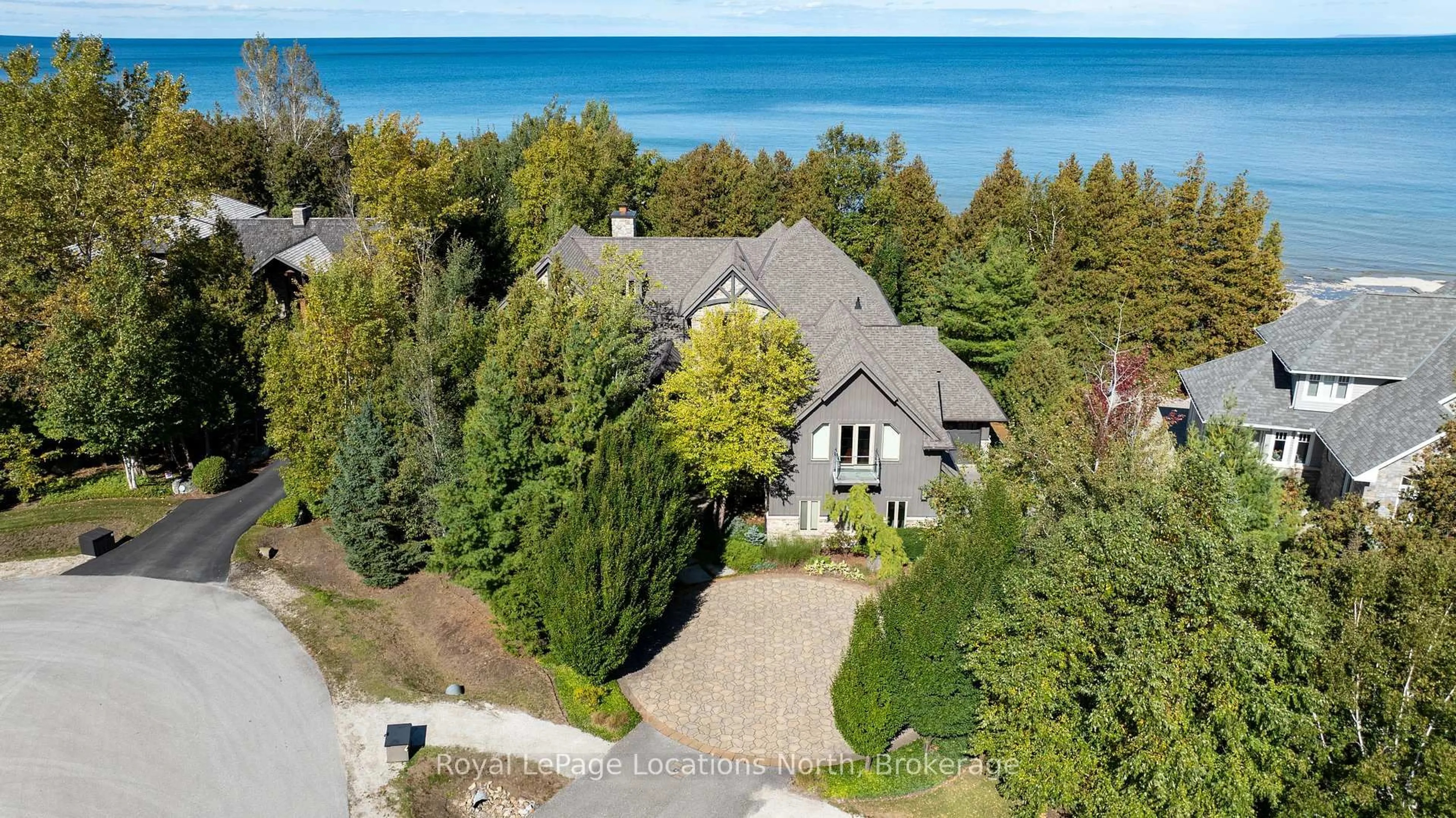 A pic from outside/outdoor area/front of a property/back of a property/a pic from drone, water/lake/river/ocean view for 115 Ellis Dr, Blue Mountains Ontario N0H 1J0