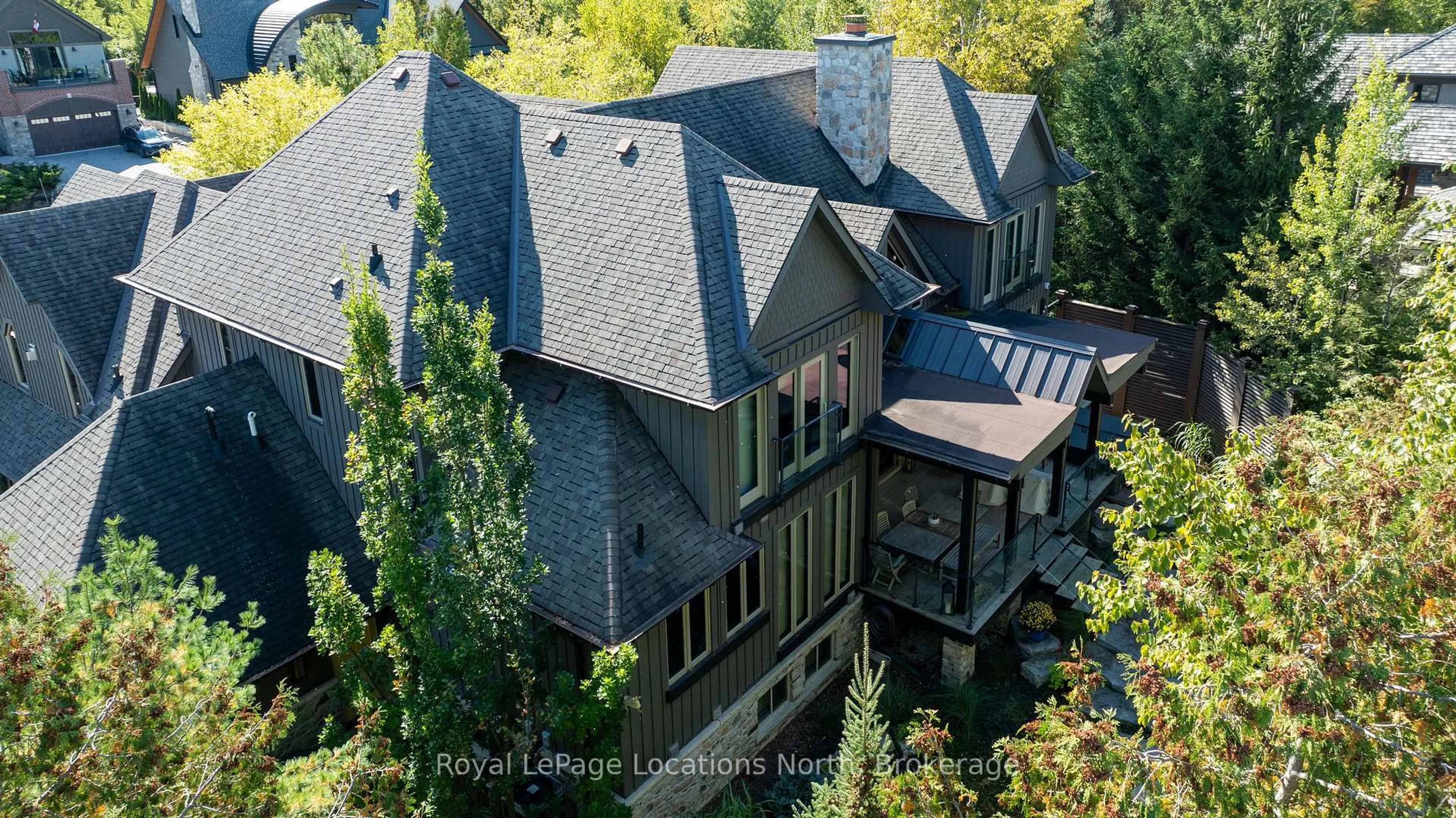 A pic from outside/outdoor area/front of a property/back of a property/a pic from drone, unknown for 115 Ellis Dr, Blue Mountains Ontario N0H 1J0