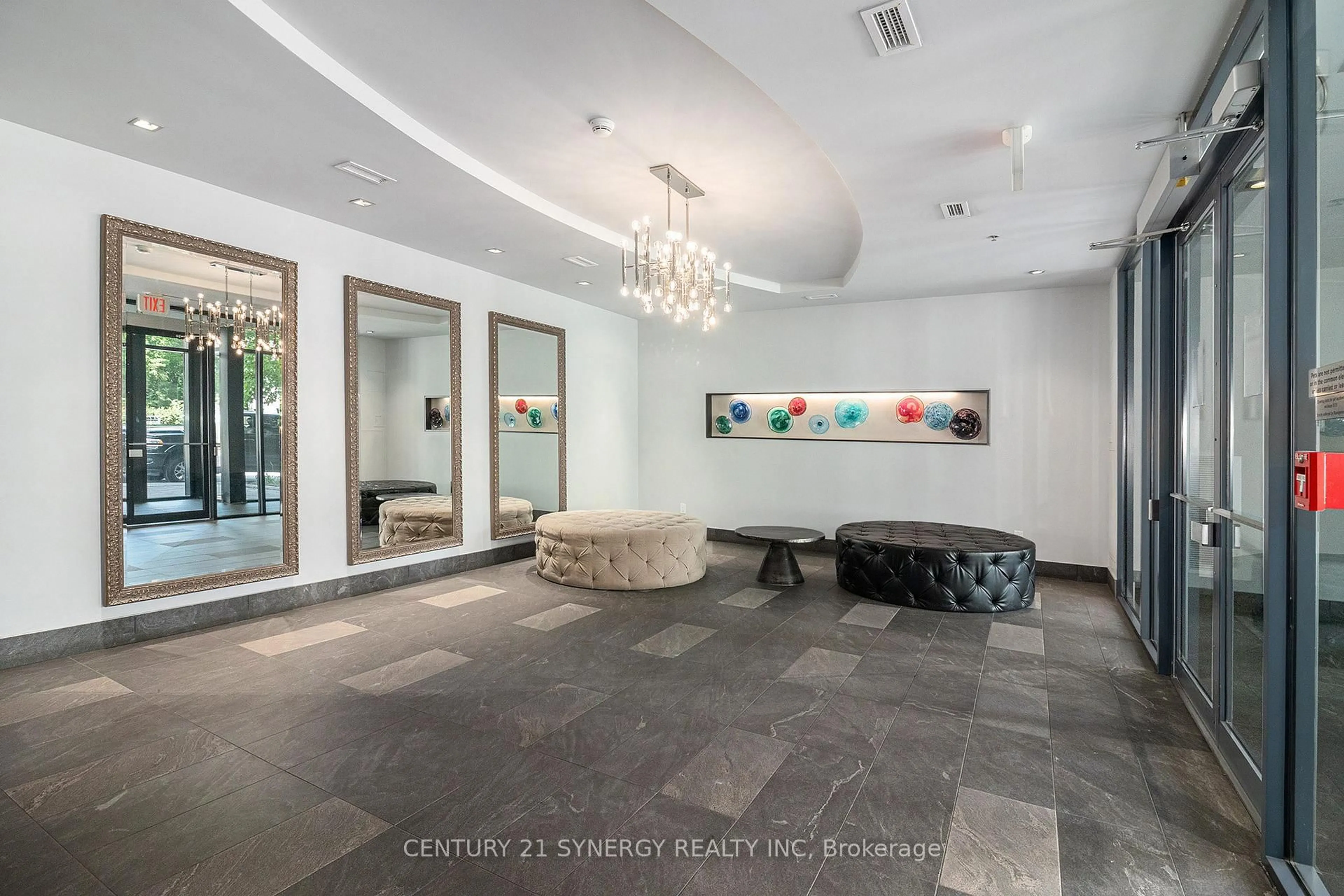 Indoor foyer for 360 Patricia Ave #814, Ottawa Ontario K1Z 0A8