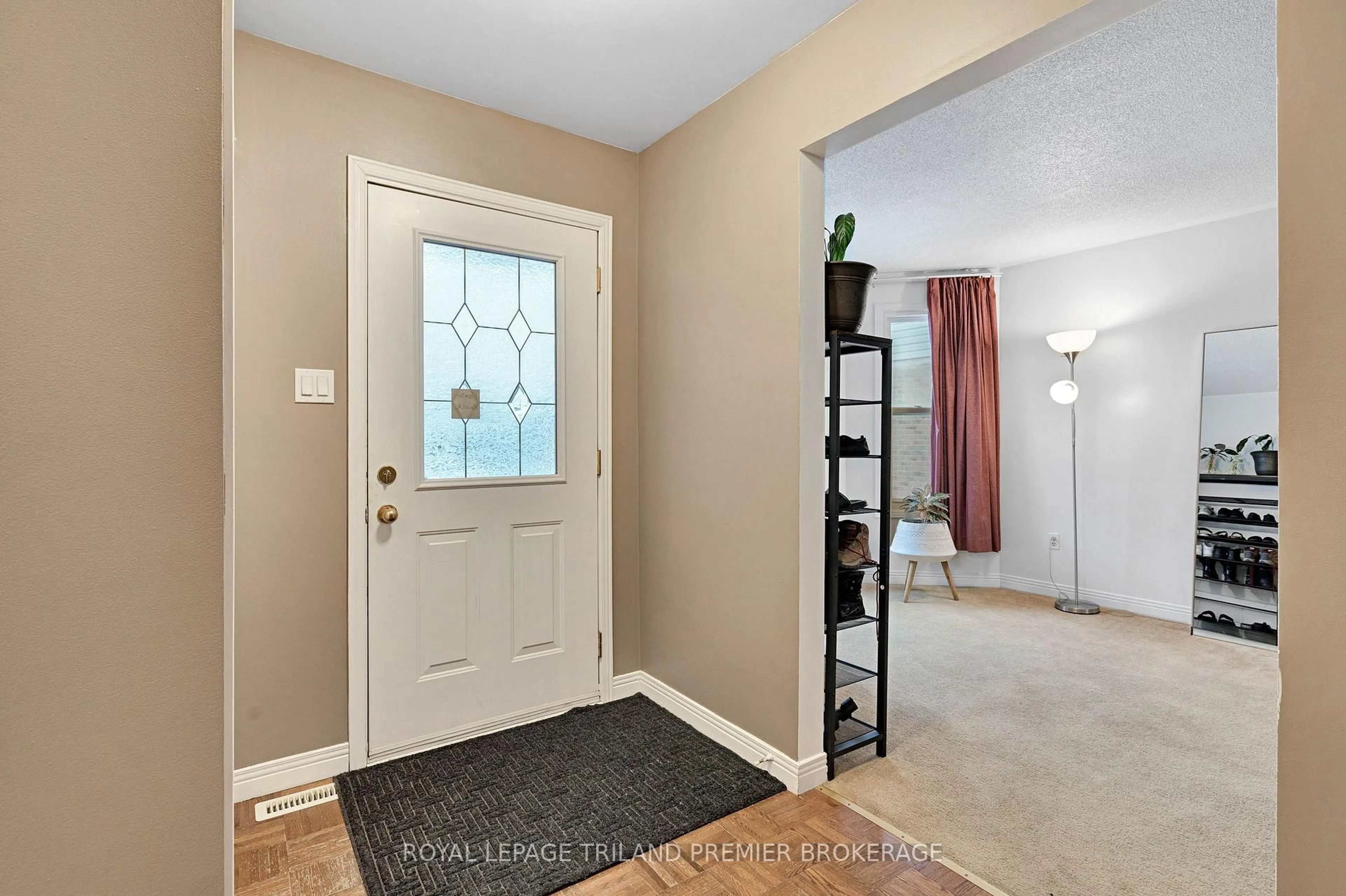 Indoor entryway for 26 Sloane Cres, London South Ontario N6E 3A5