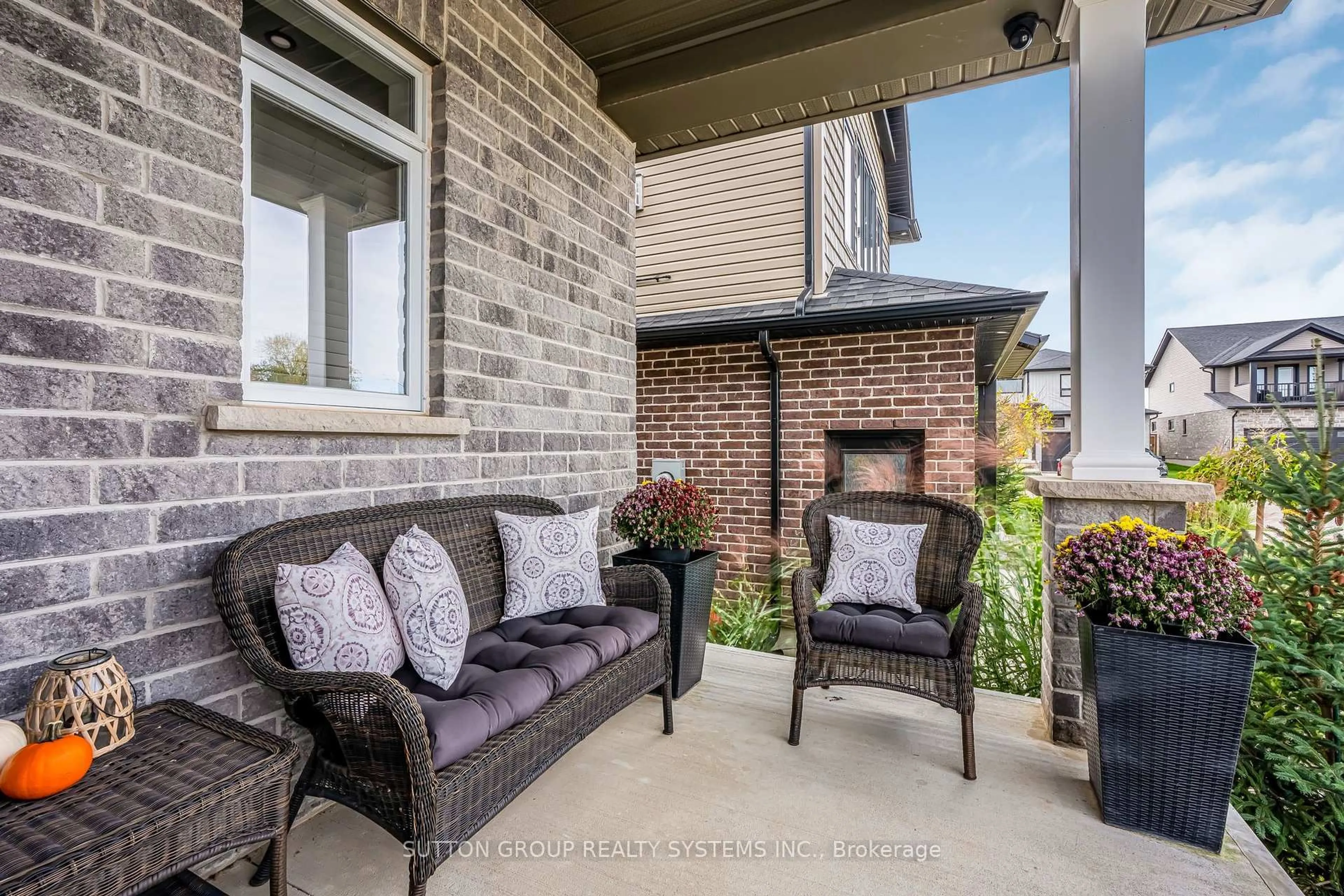Patio, street for 15 Woodberry Cres, Woolwich Ontario N3B 0C5
