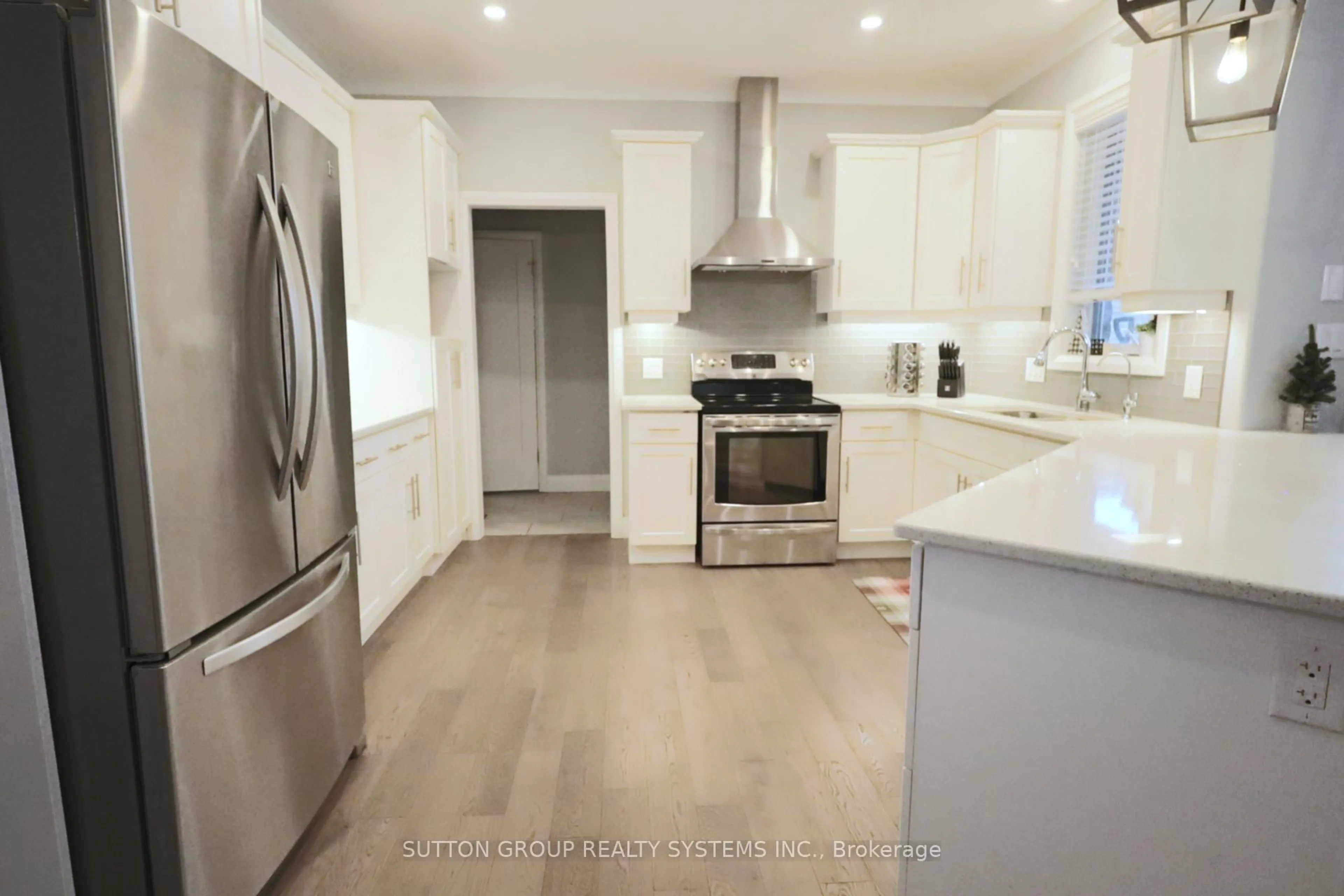 Open concept kitchen, unknown for 15 Woodberry Cres, Woolwich Ontario N3B 0C5