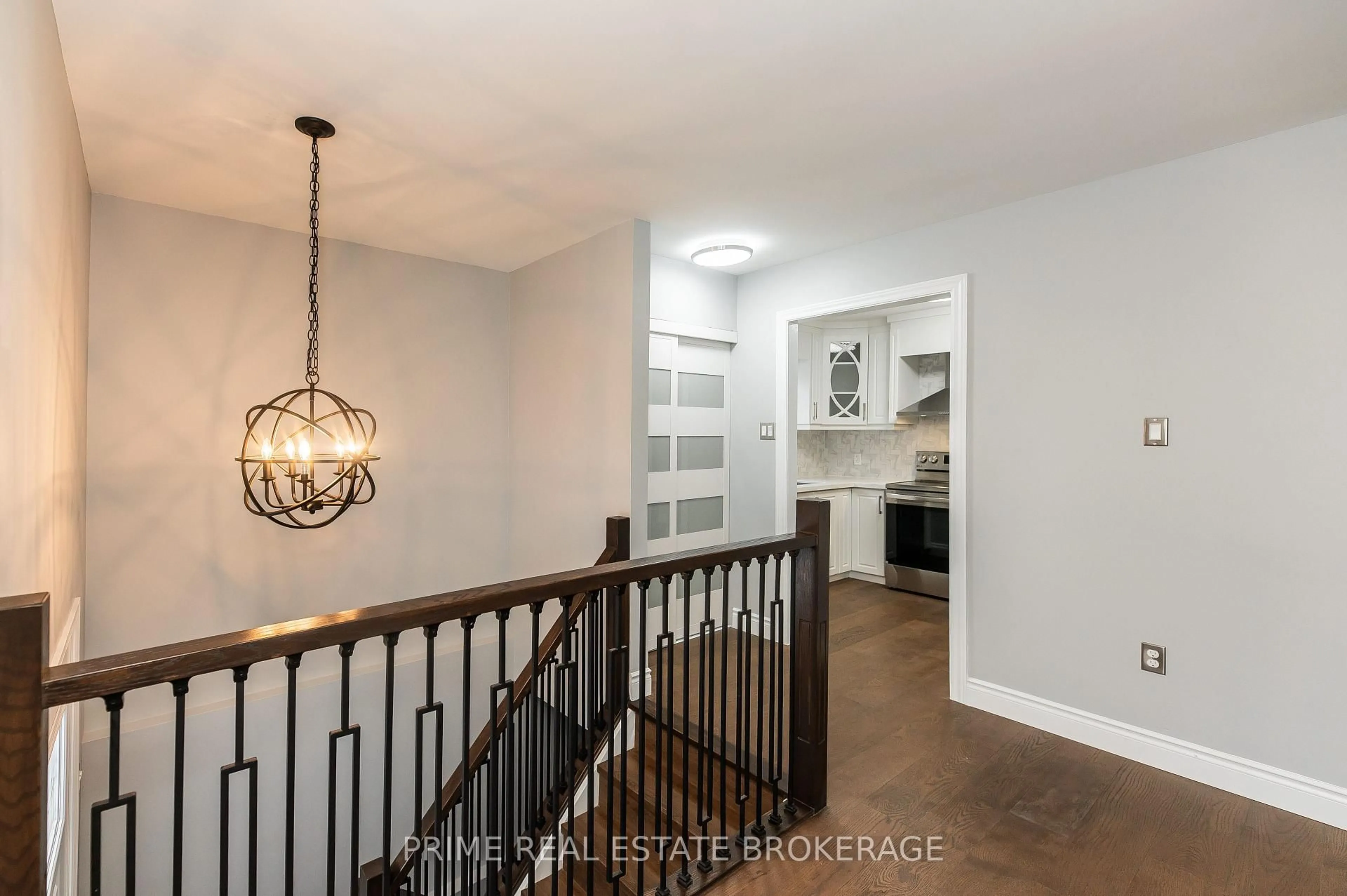 Indoor entryway for 142 Chesley Ave, London East Ontario N5Z 2L4