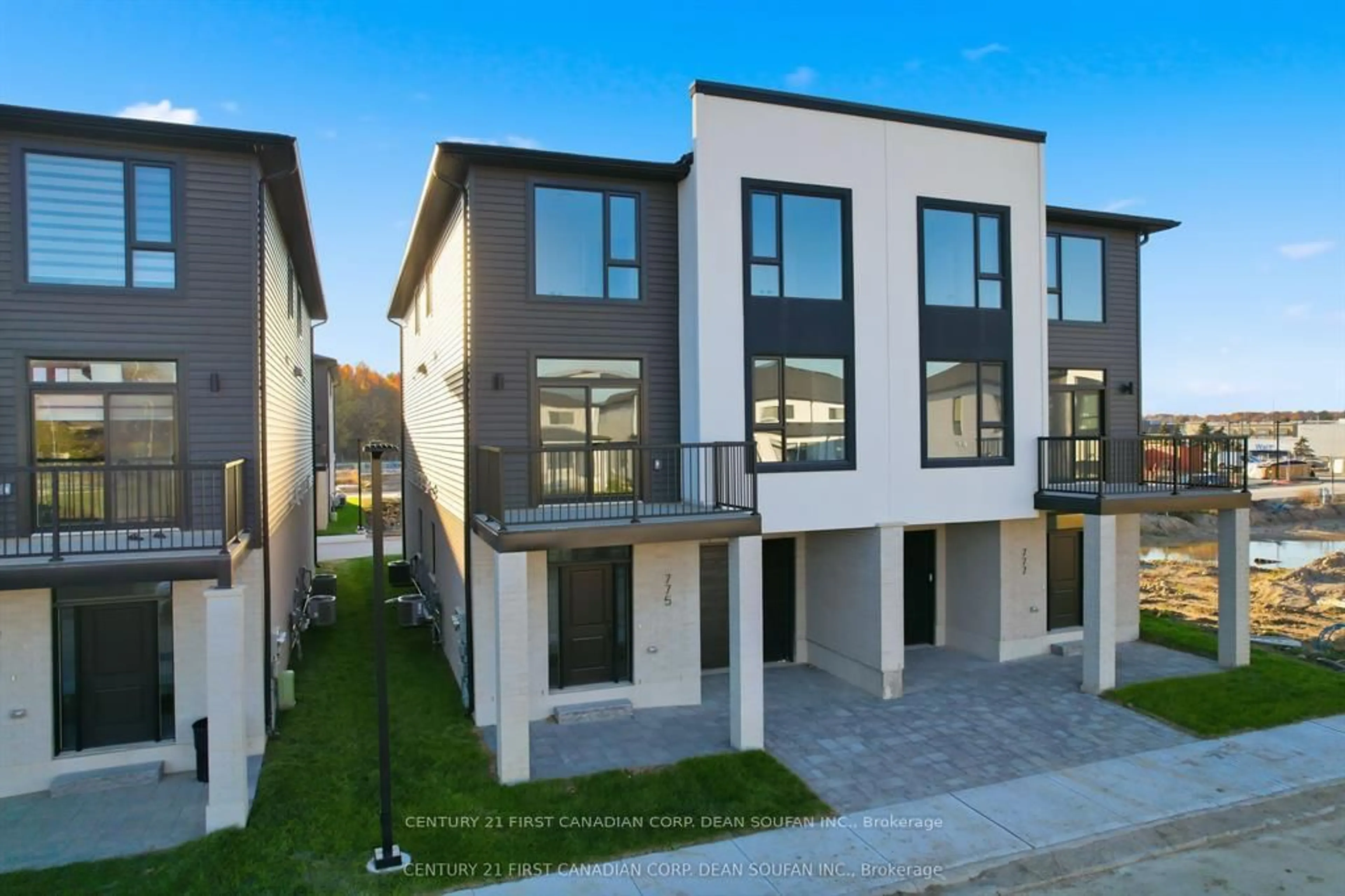 A pic from outside/outdoor area/front of a property/back of a property/a pic from drone, street for 775 BANYAN Lane, London North Ontario N6G 5B1