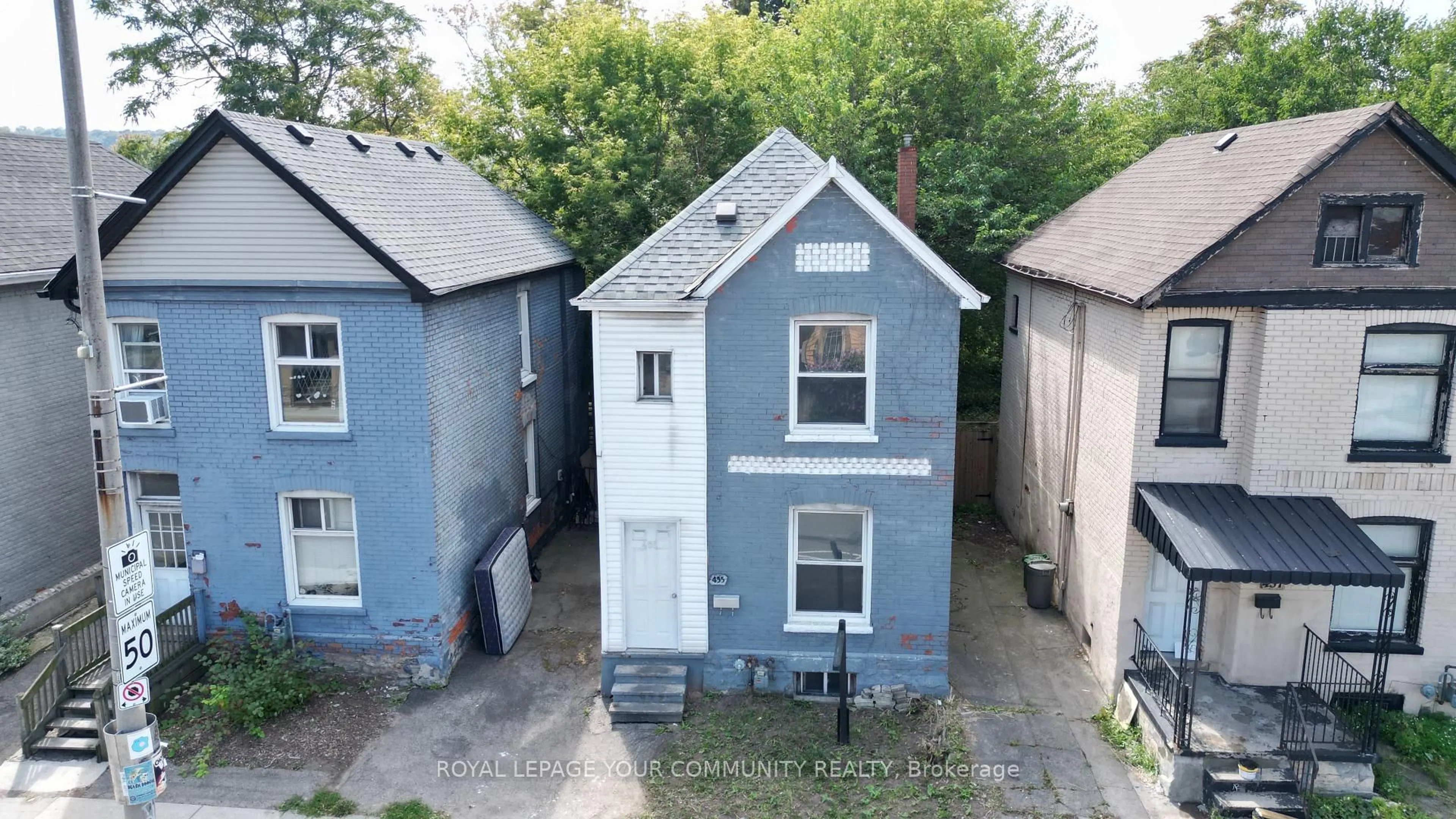 A pic from outside/outdoor area/front of a property/back of a property/a pic from drone, street for 455 Main St, Hamilton Ontario L8P 1K5