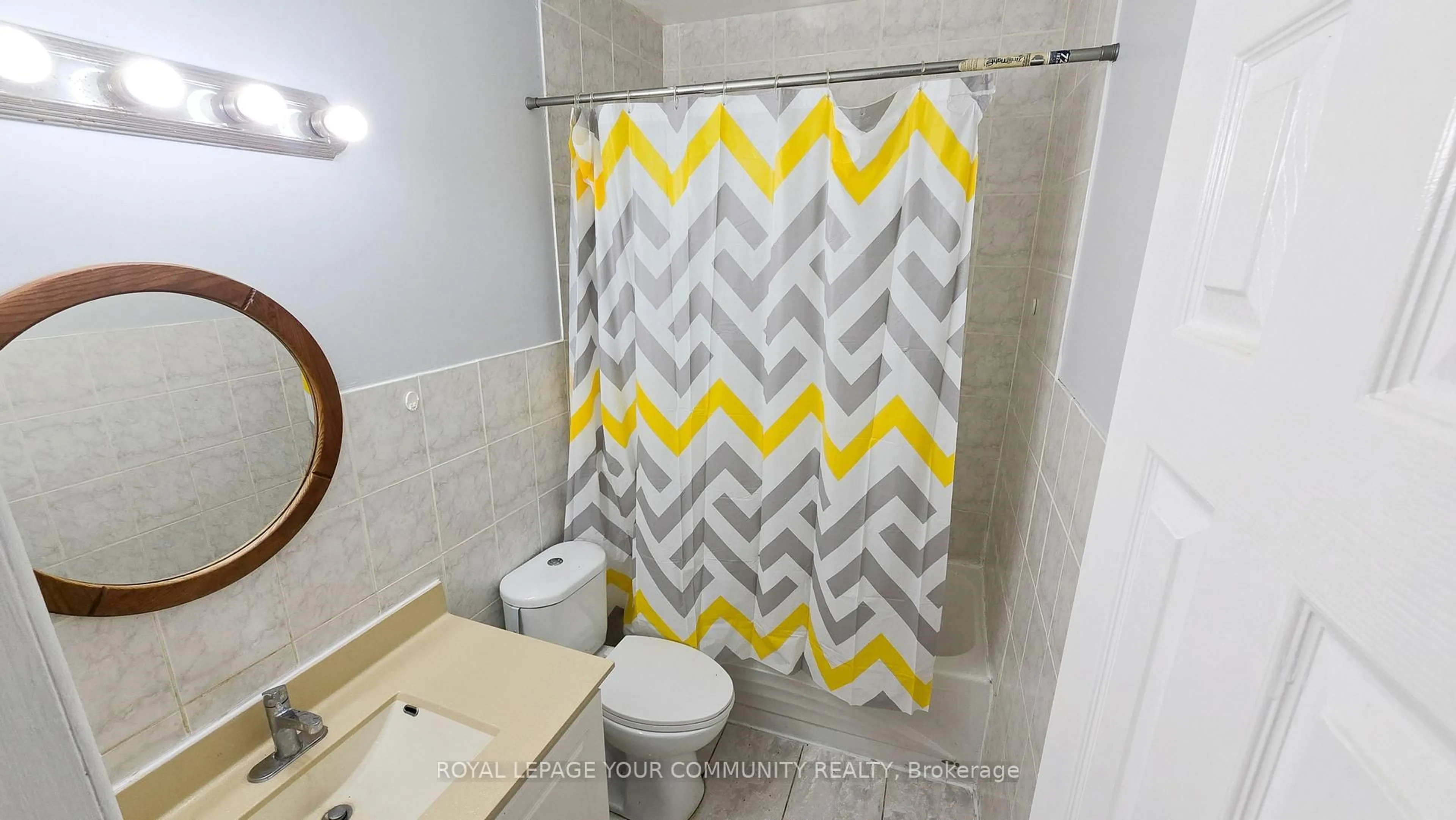 Standard bathroom, floor is not visible for 455 Main St, Hamilton Ontario L8P 1K5