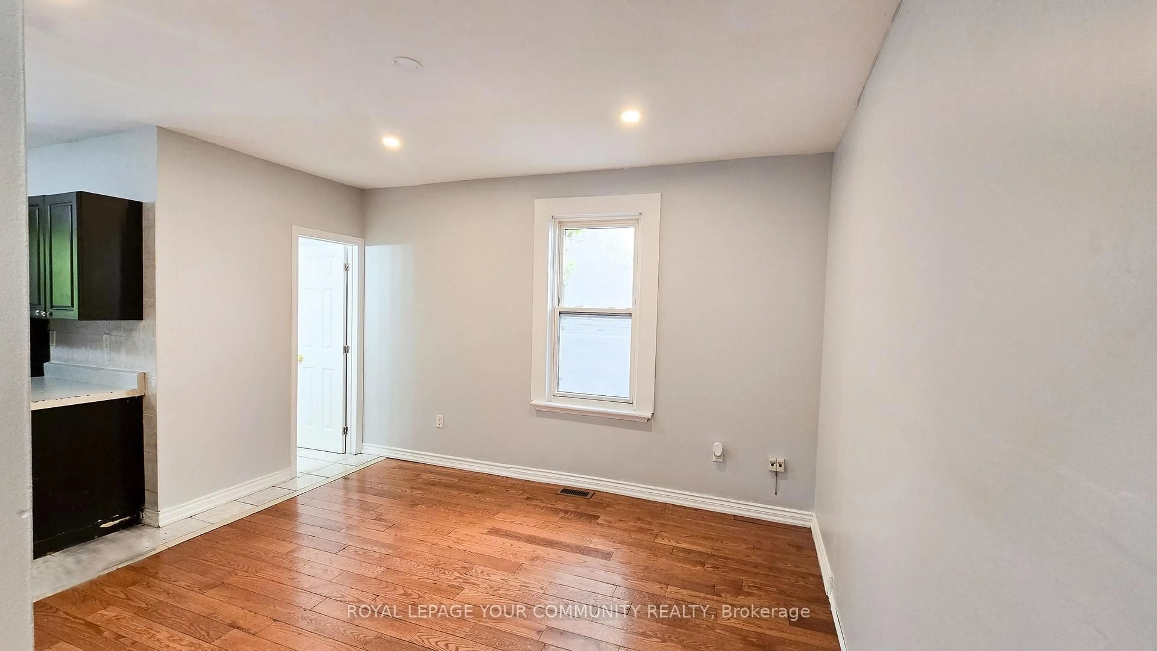 A pic of a room for 455 Main St, Hamilton Ontario L8P 1K5