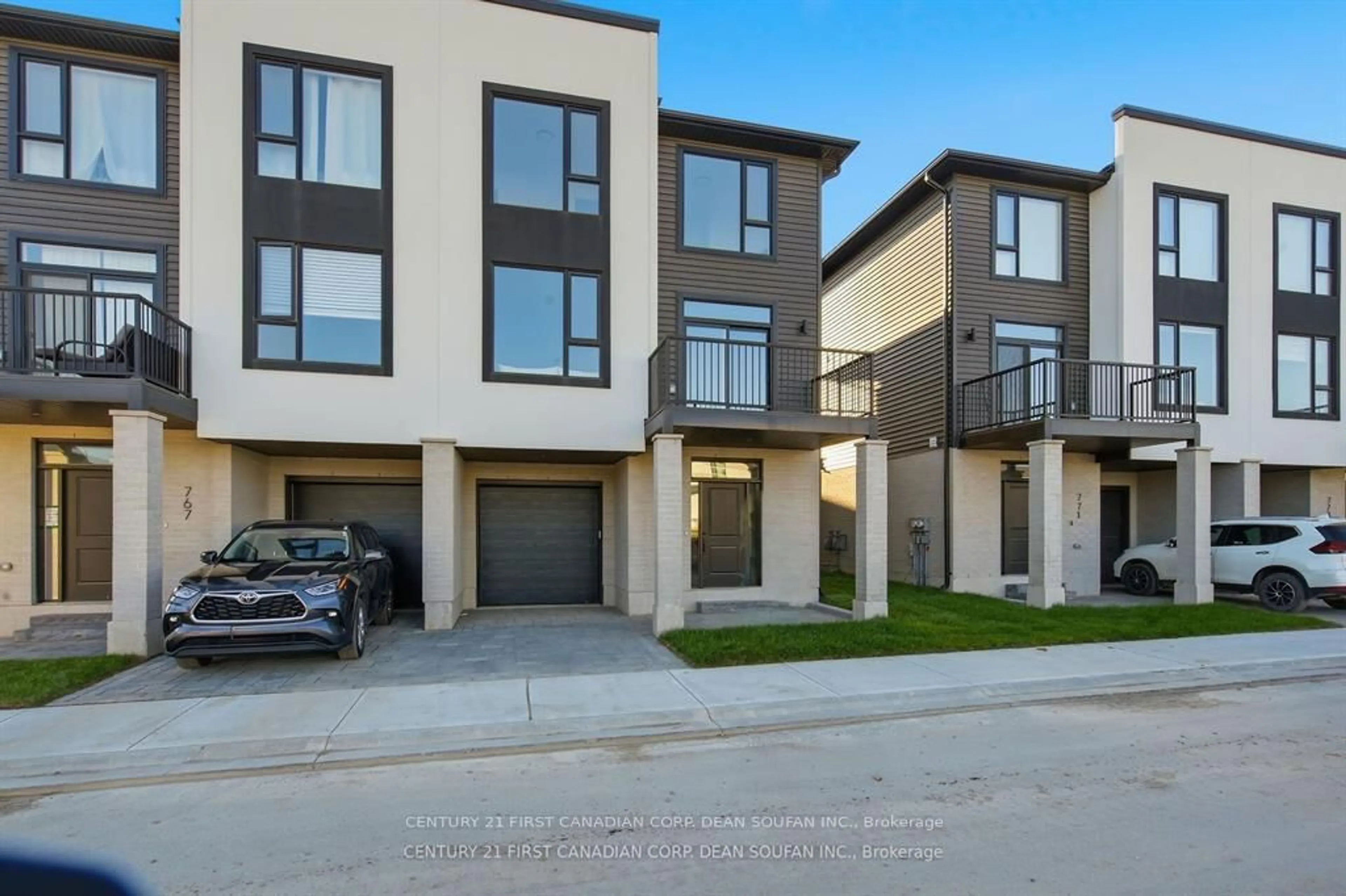 A pic from outside/outdoor area/front of a property/back of a property/a pic from drone, street for 769 BANYAN Lane, London North Ontario N6G 5B1