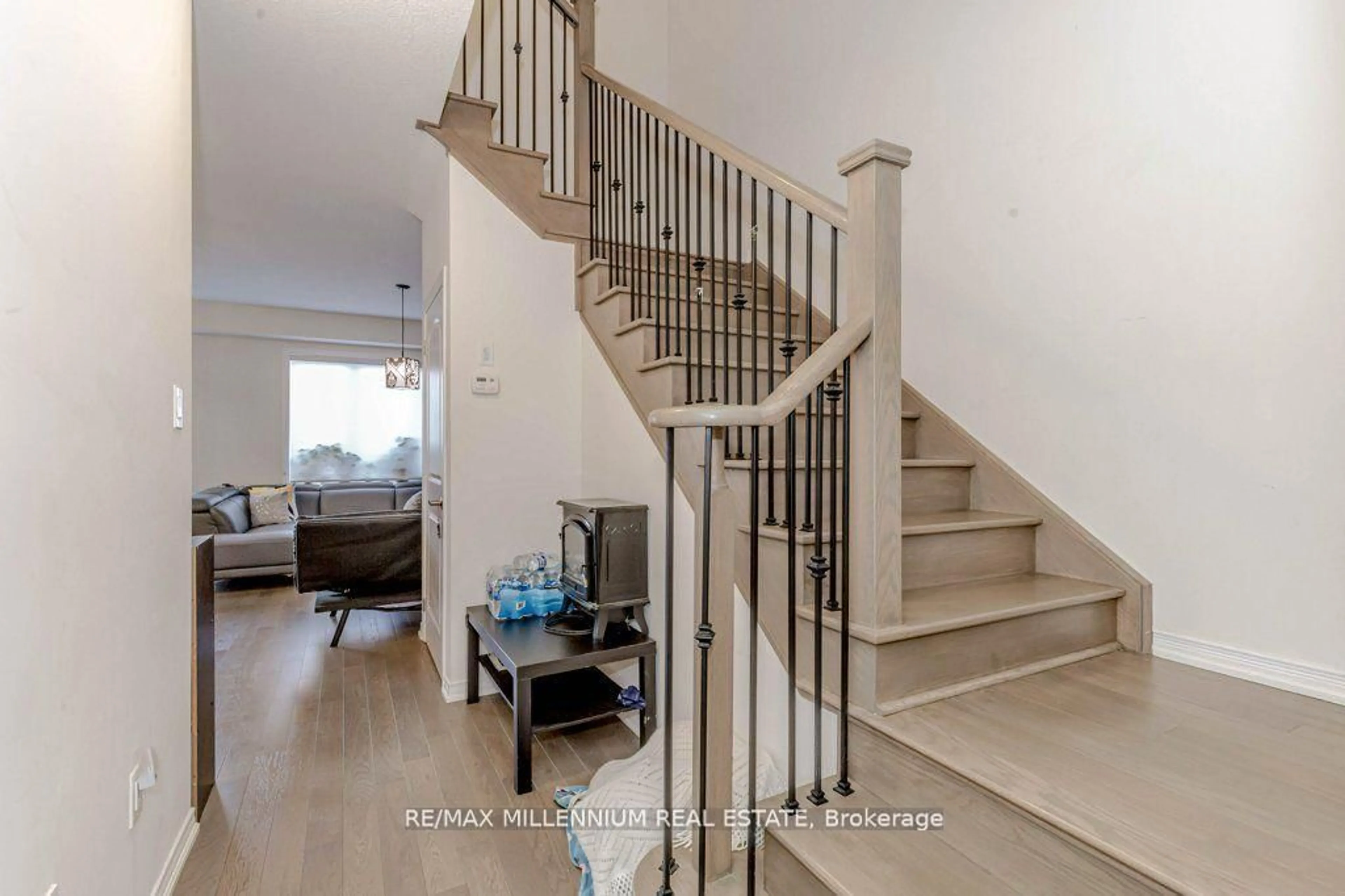 Stairs for 8273 Tulip Tree Dr #31, Niagara Falls Ontario L2H 3S8