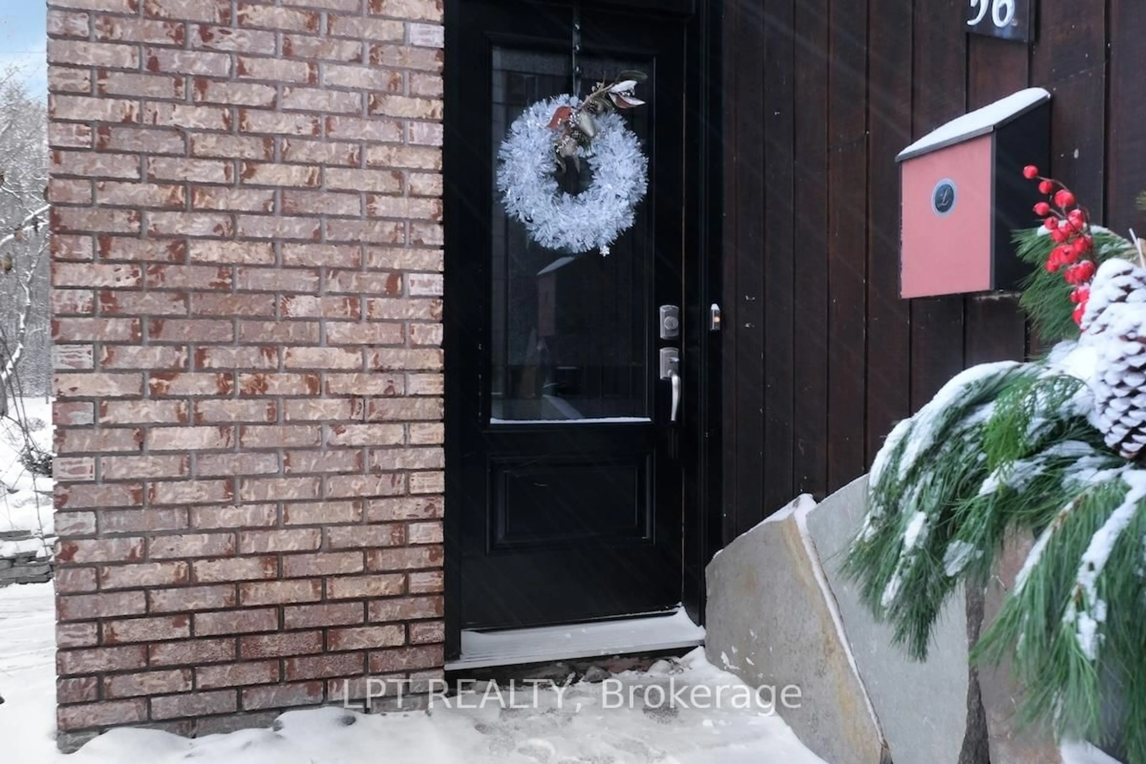 Indoor entryway for 56 Sandhurst Crt, Ottawa Ontario K1V 9V4