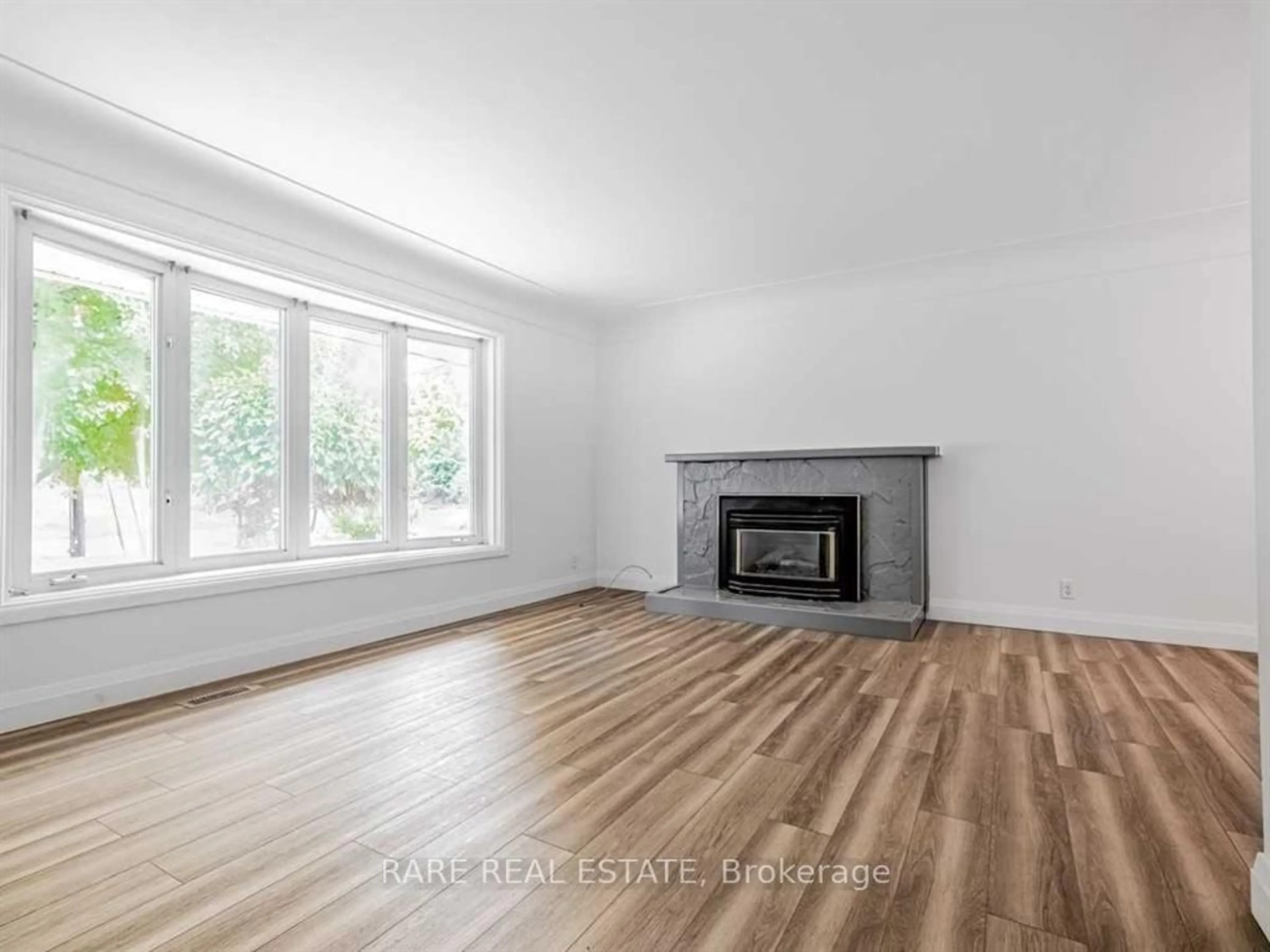 A pic of a room for 15 Miller Dr, Hamilton Ontario L9G 2H9