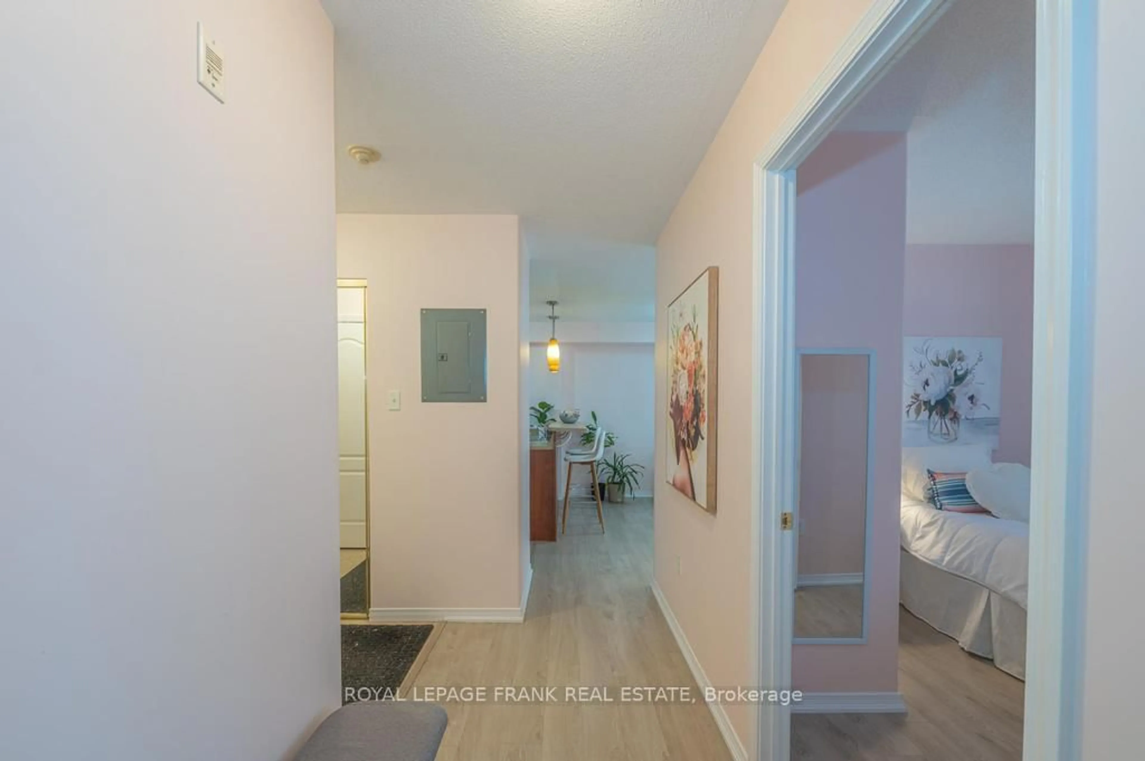 Indoor entryway for 300 Spillsbury Dr #102, Peterborough Ontario K9K 0B4