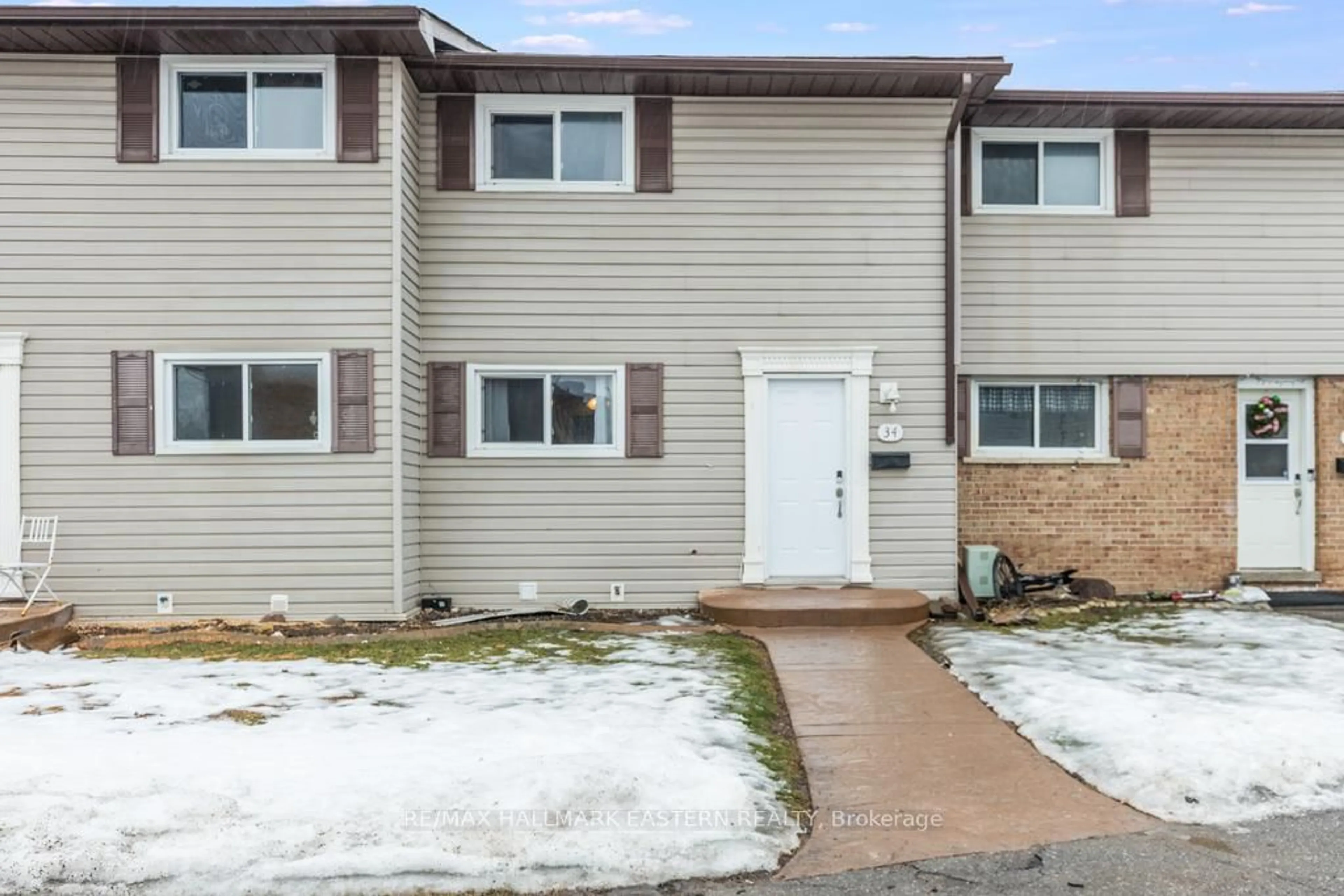 Home with vinyl exterior material, street for 996 Sydenham Rd #34, Peterborough Ontario K9J 7V7