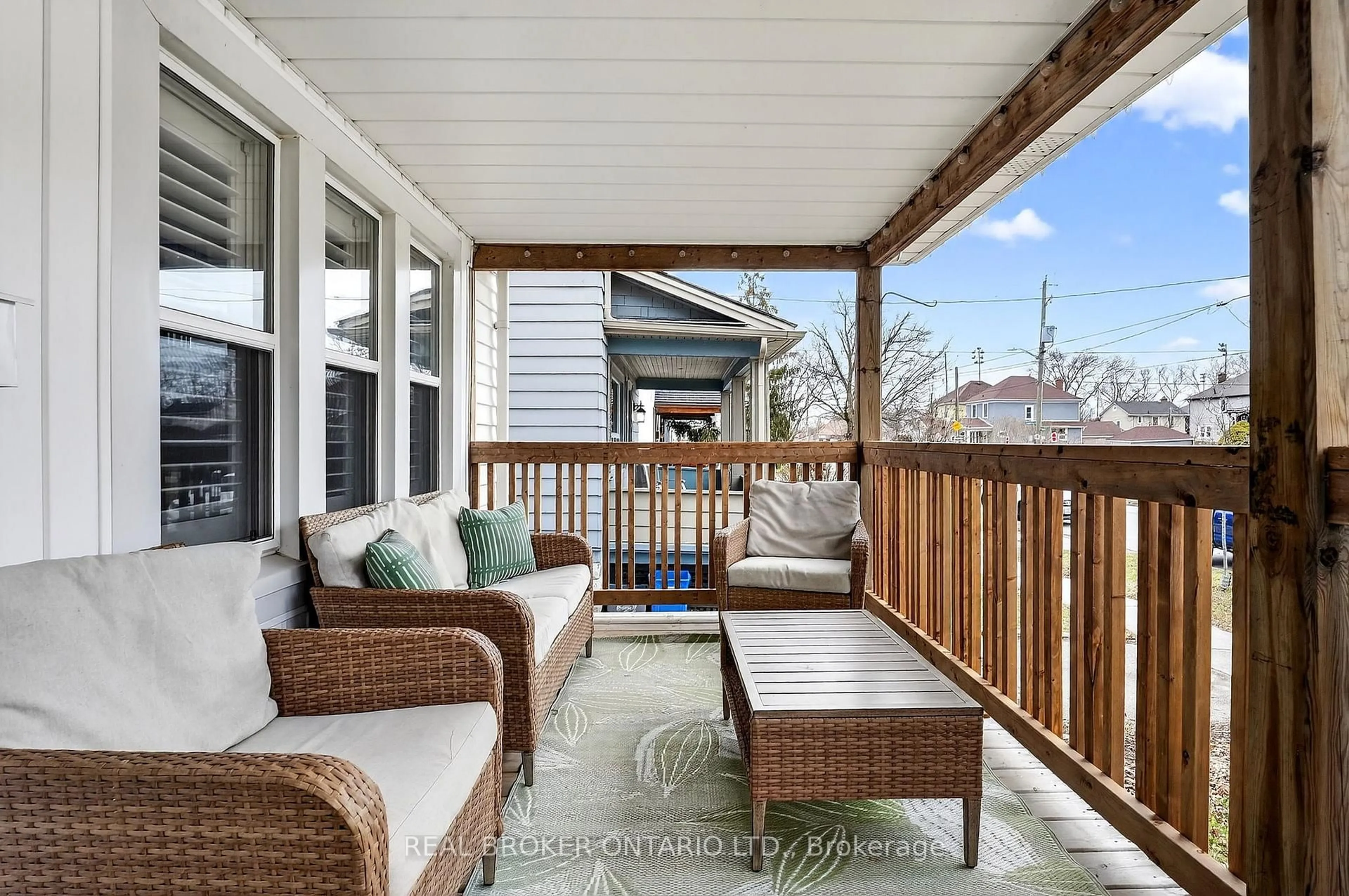 Patio, street for 55 THOMAS St, St. Catharines Ontario L2R 6L8