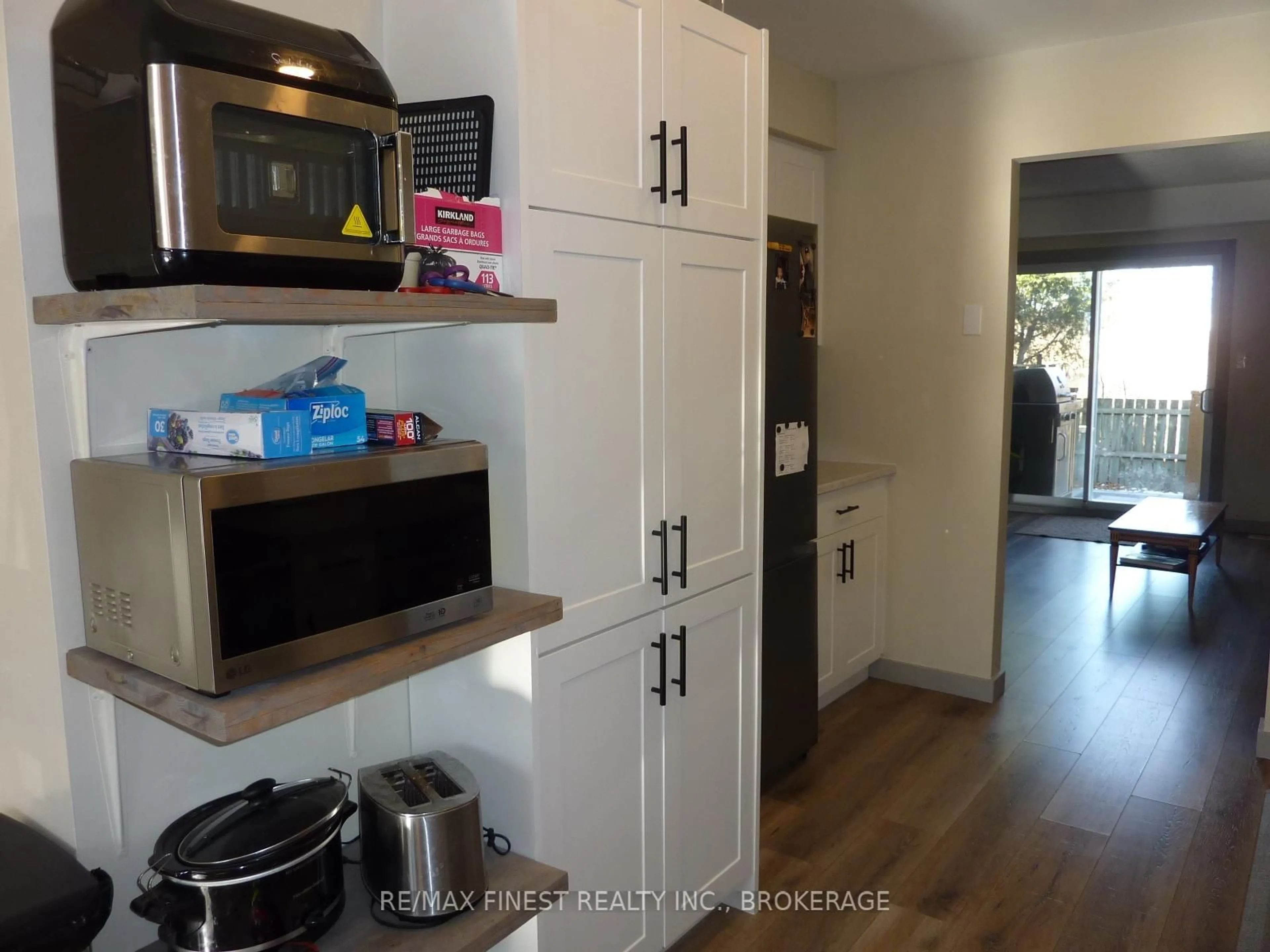 Standard kitchen, unknown for 490 Grandtrunk Ave, Kingston Ontario K7M 8P6